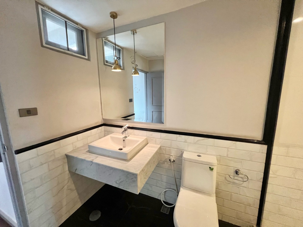 For SaleCondoSukhumvit, Asoke, Thonglor : Rare Spacious Unit in Phrom Phong DS Tower 1 Sukhumvit 33 205sqm 22MB