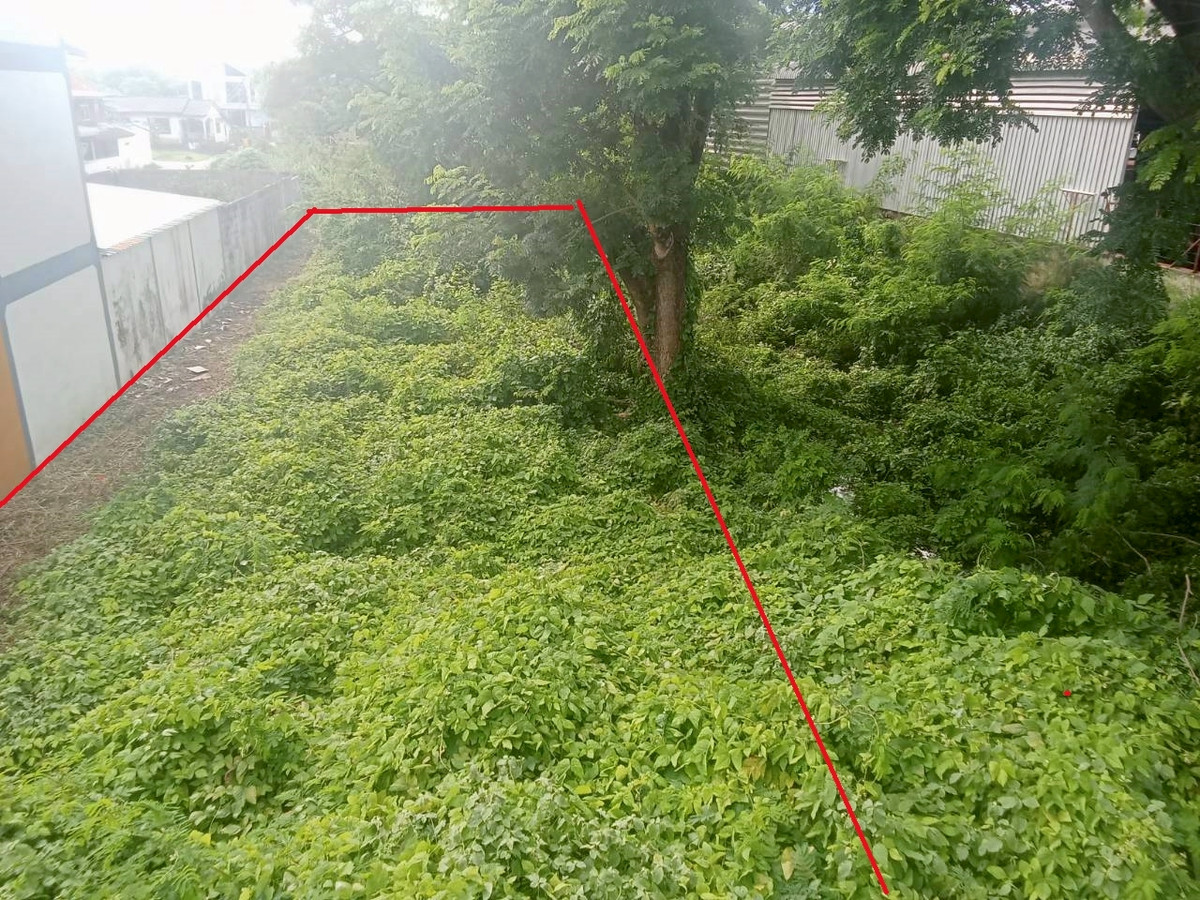 ขายที่ดินอุดรธานี : ที่ดินติดถนนมิตรภาพ ใกล้แยกอำเภอกุมภวาปี พื้นที่ 79 ตร.ว. ทำเลทองสายหลัก รถผ่านตลอดวัน เหมาะทำร้านค้า,  หรือสำนักงาน เดินทางสะดวก ใกล้ตลาดและชุมชน