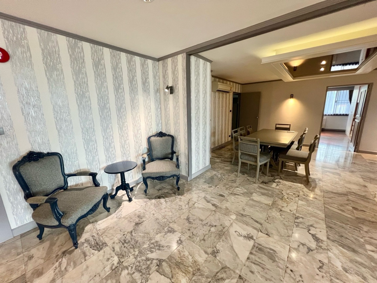 For SaleCondoSukhumvit, Asoke, Thonglor : Rare Spacious Unit in Phrom Phong DS Tower 1 Sukhumvit 33 205sqm 22MB