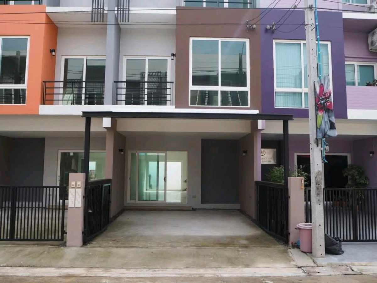 ให้เช่าทาวน์โฮมนวมินทร์ รามอินทรา : 📍 ทำเลดีสุด ๆ! ย่านรามอินทรา – ติด ห้างแมคโคร รามอินทรา ใกล้ Fashion Island, The Promenade และ รถไฟฟ้าสายสีชมพู (สถานีคู้บอน)