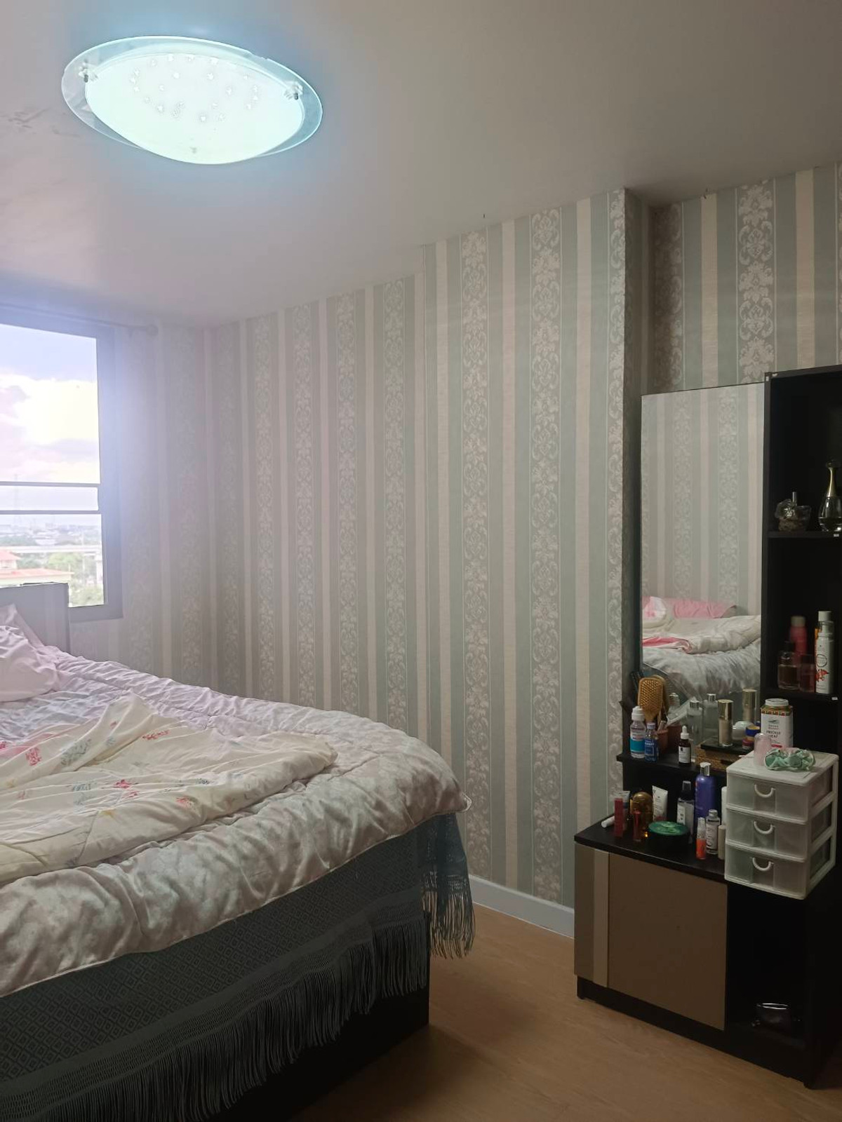 ขายคอนโดพัฒนาการ ศรีนครินทร์ : (รหัส SM1556) ขายคอนโด Vivid tower วิวิด ทาวเวอร์ ใกล้แอร์พอร์ตลิงค์หัวหมาก