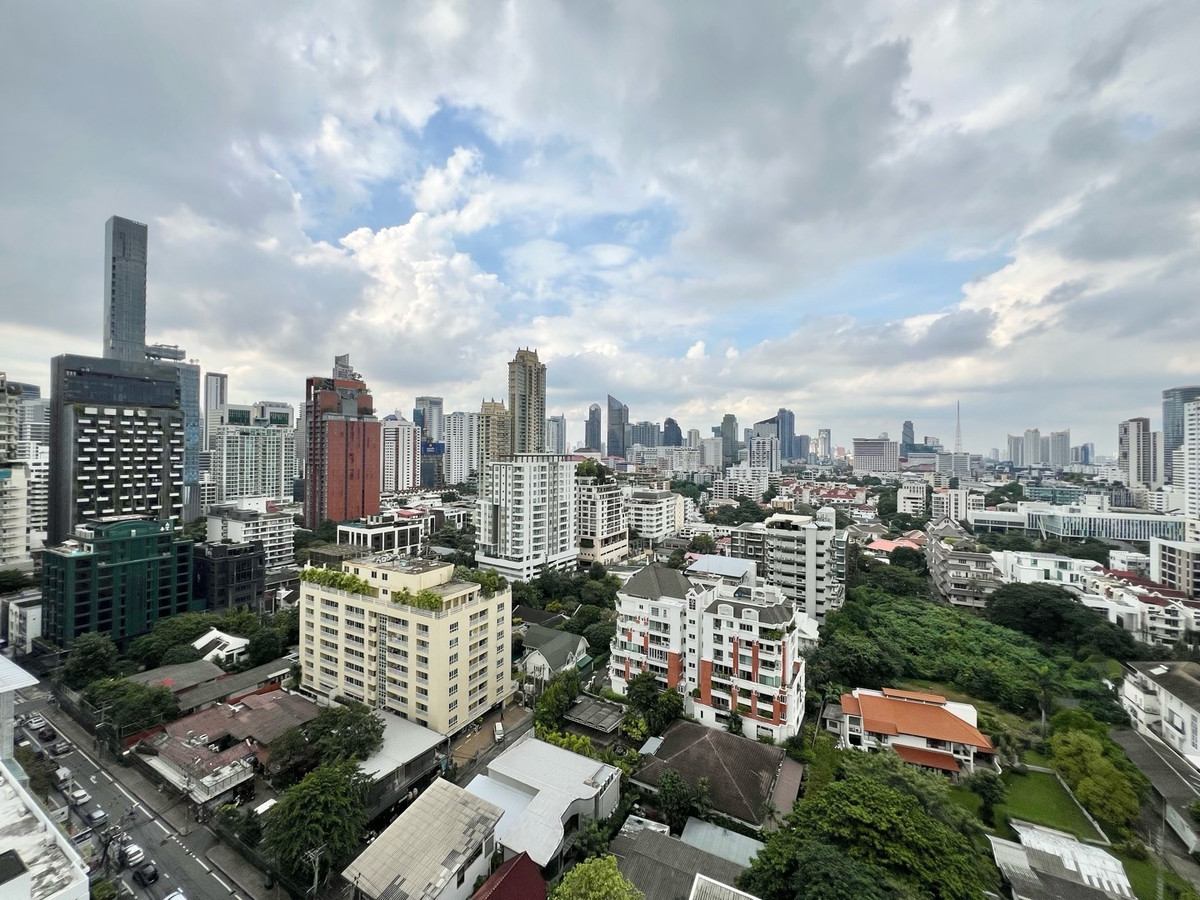 For SaleCondoSukhumvit, Asoke, Thonglor : Rare Spacious Unit in Phrom Phong DS Tower 1 Sukhumvit 33 205sqm 22MB