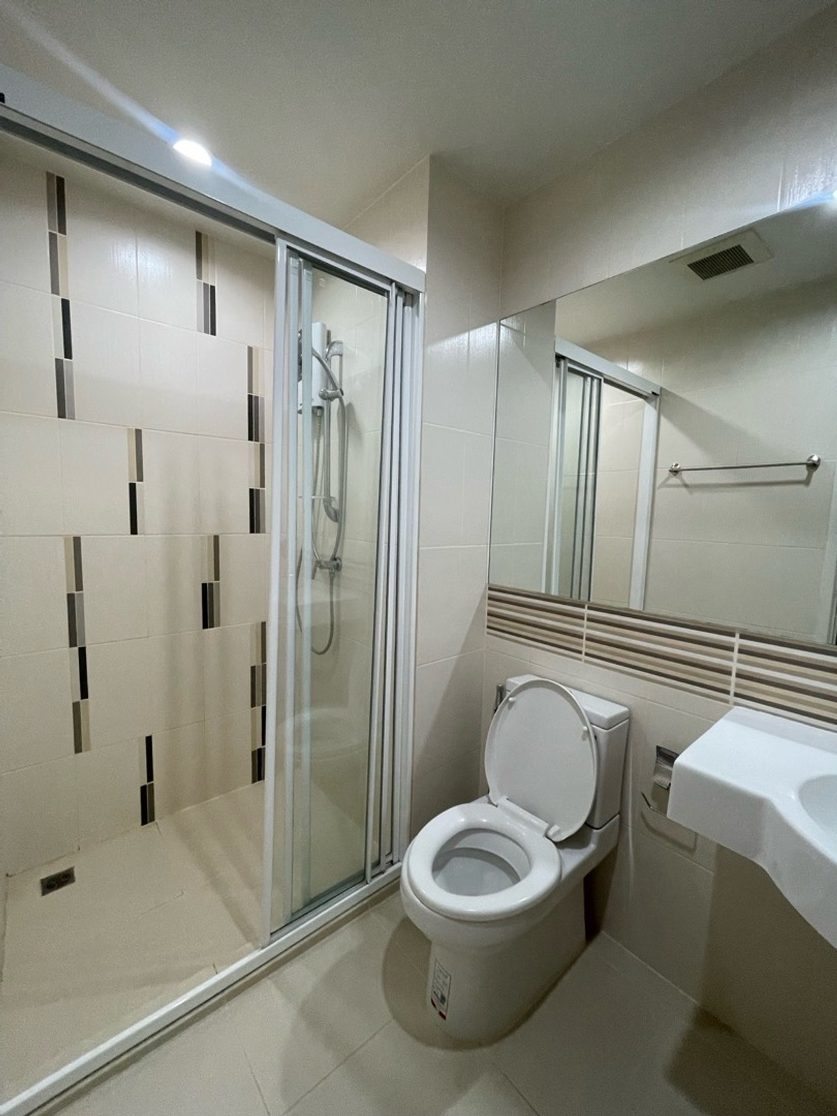 ให้เช่าคอนโดรัตนาธิเบศร์ สนามบินน้ำ พระนั่งเกล้า : คอนโด Centric ติวานนท์ พร้อมอยู่ 🩵❤️ /Line :@forucondo