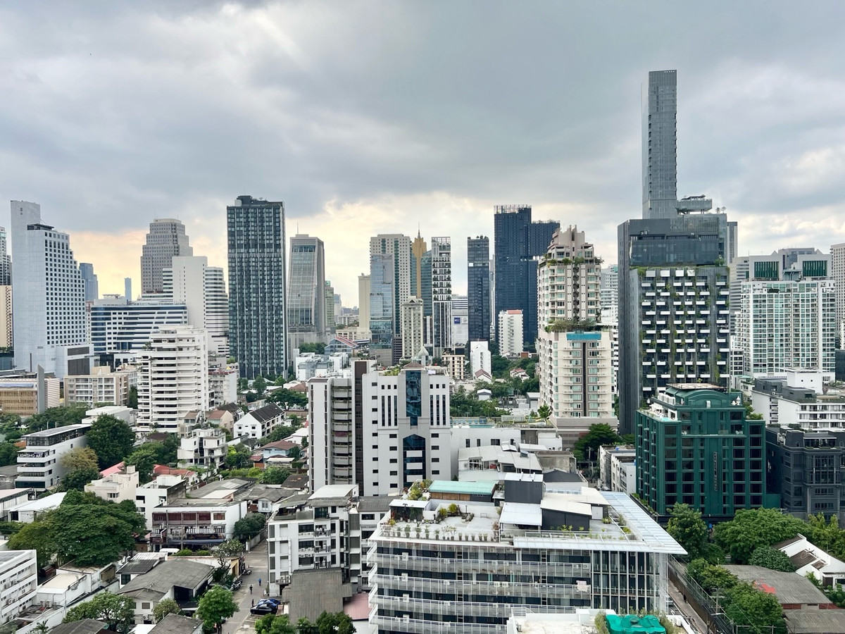 For SaleCondoSukhumvit, Asoke, Thonglor : Rare Spacious Unit in Phrom Phong DS Tower 1 Sukhumvit 33 205sqm 22MB