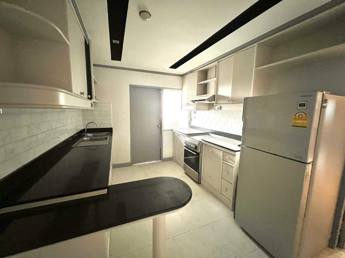 For SaleCondoSukhumvit, Asoke, Thonglor : Rare Spacious Unit in Phrom Phong DS Tower 1 Sukhumvit 33 205sqm 22MB