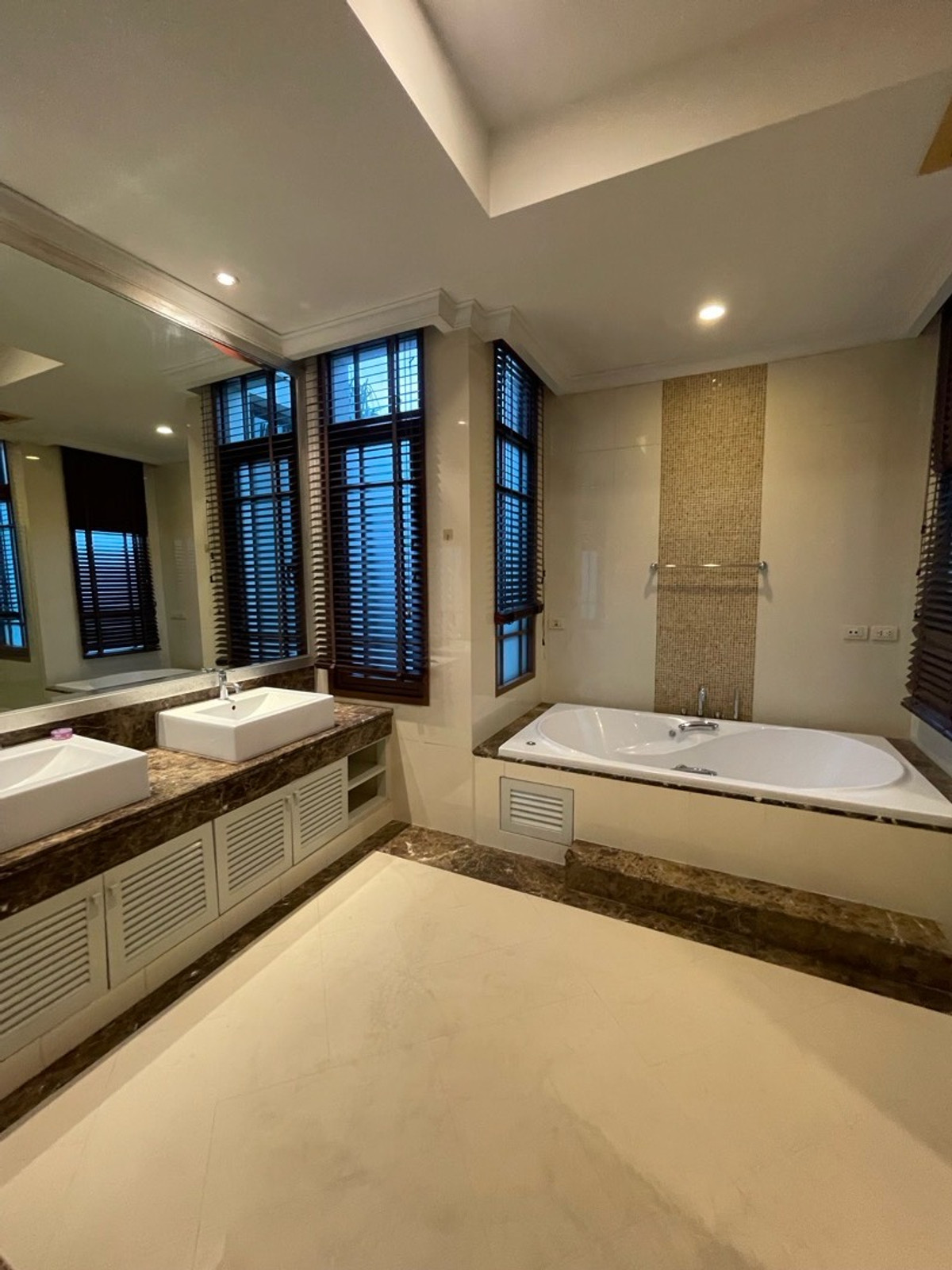 ให้เช่าบ้านอ่อนนุช อุดมสุข : Baan Sansiri Sukhumvit 67 Private swimming pool inside the house Prime Sukhumvit BTS Phra Khanong Station (Exit 1) @bhumdevelopment 