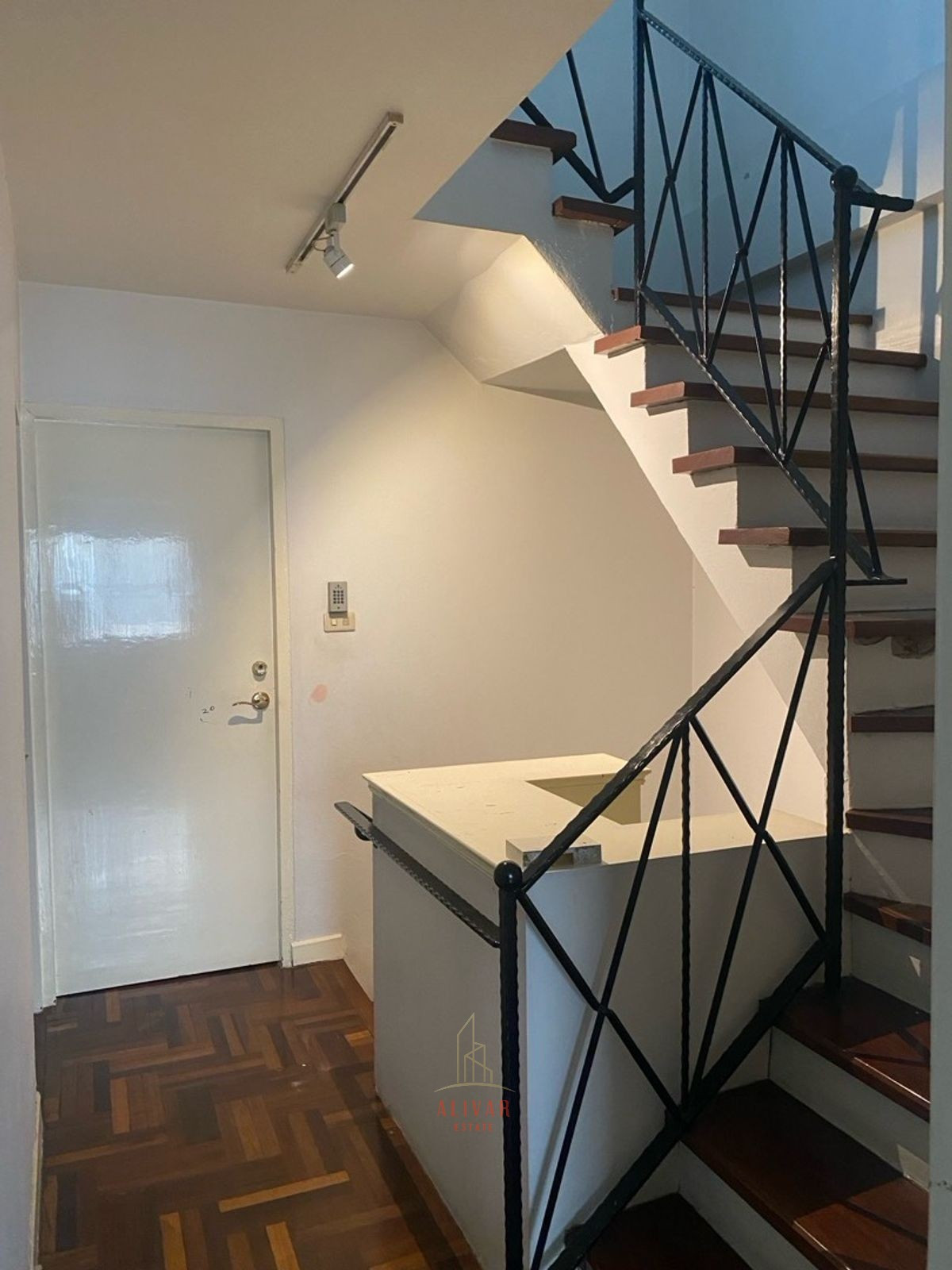 For RentTownhomeRatchadapisek, Huaikwang, Suttisan : RH102625 Townhouse, 3 floors, 4 bedrooms, fully furnished for rent at Rachadapisek, near BTS Ratchayothin