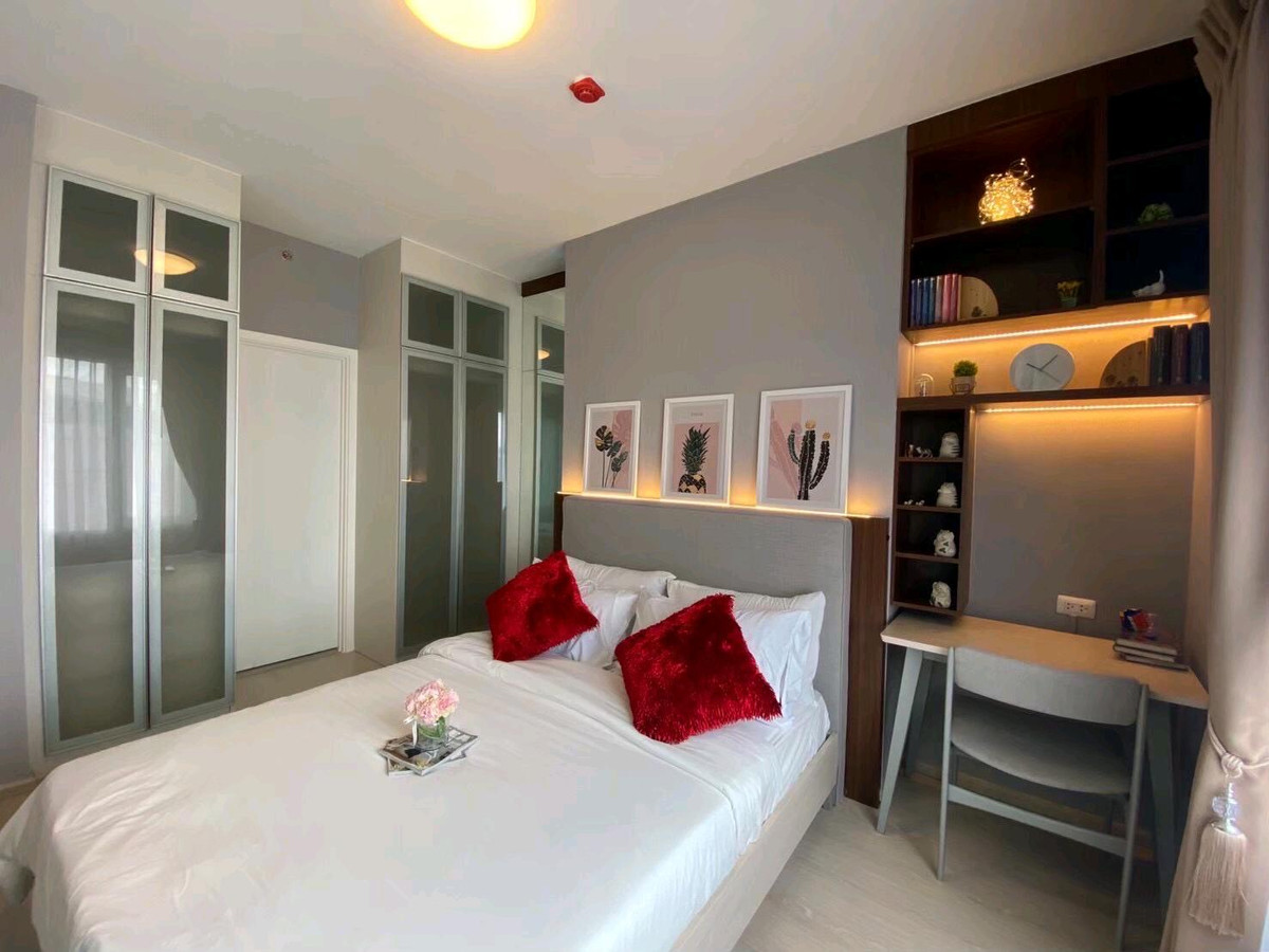 For RentCondoRatchadapisek, Huaikwang, Suttisan : 📍 Excellent location near MRT Huai Khwang / MRT Cultural Center. Built-in room, fully decorated Beautiful and ready to move in!!