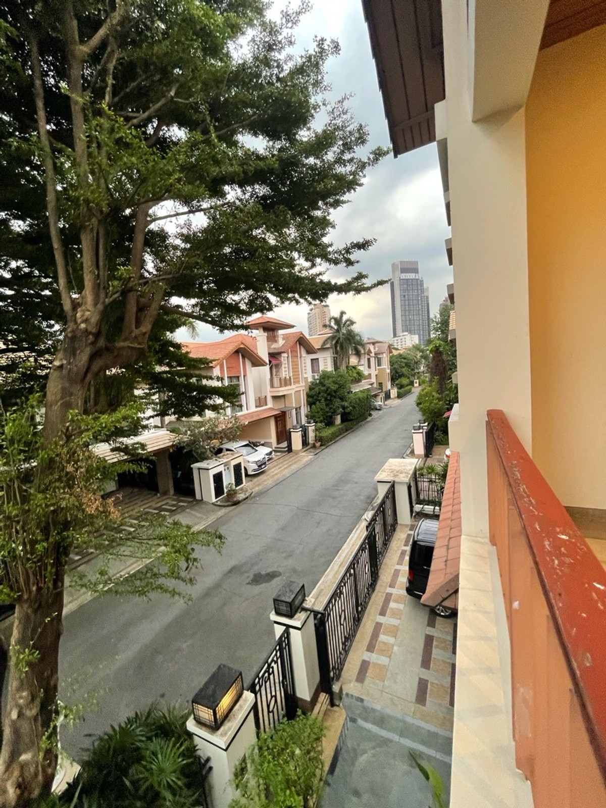 ให้เช่าบ้านอ่อนนุช อุดมสุข : Baan Sansiri Sukhumvit 67 Private swimming pool inside the house Prime Sukhumvit BTS Phra Khanong Station (Exit 1) @bhumdevelopment 