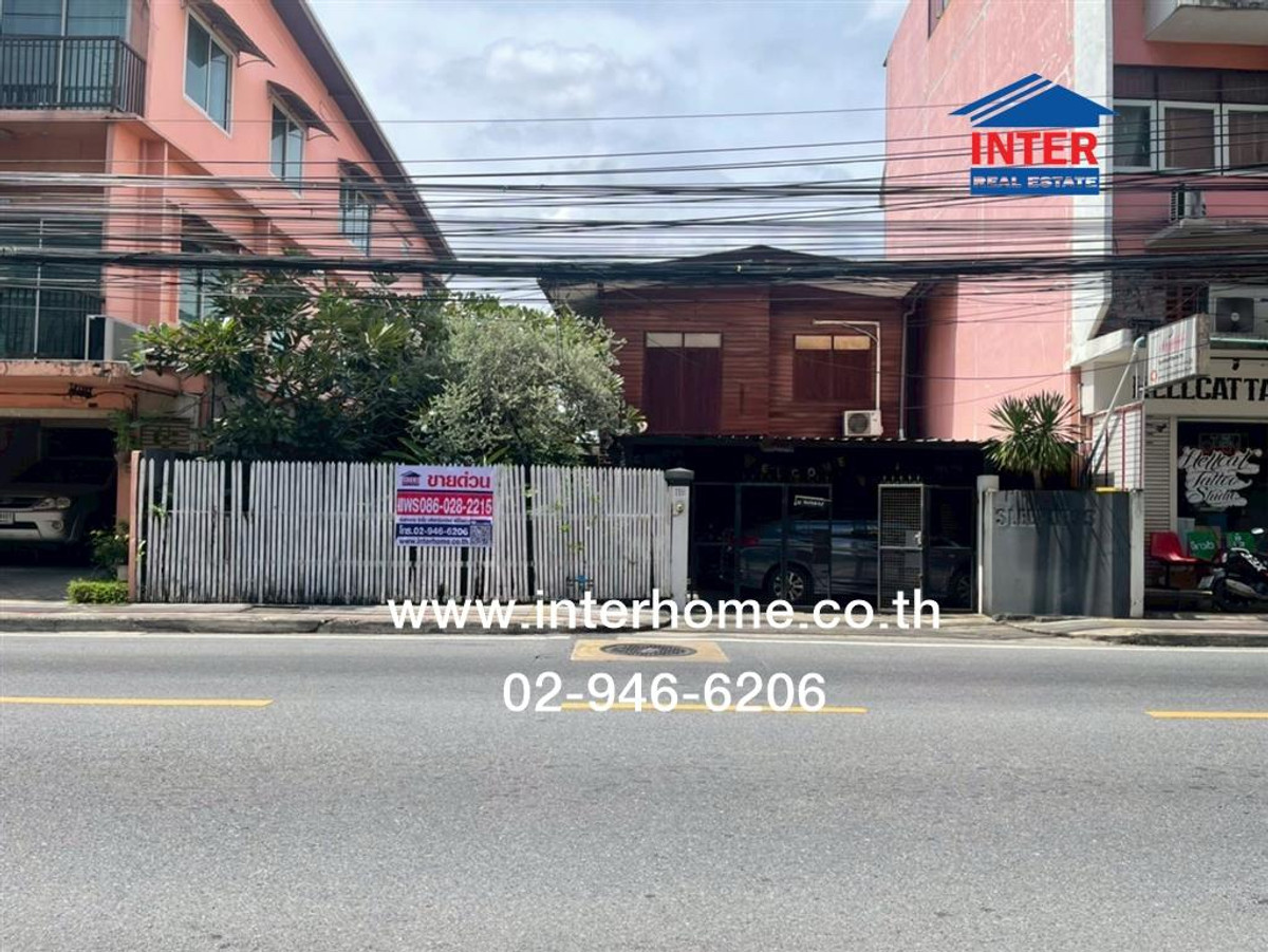 For SaleHouseSapankwai,Jatujak : Single house + land, 2 floors, 58 sq m. Single house + land, Soi Suthisan Intersection 1. (Soi Inthamara 30) Ratchadaphisek Road (Soi 17) Sutthisan Winitchai Road, Huai Khwang District, Bangkok