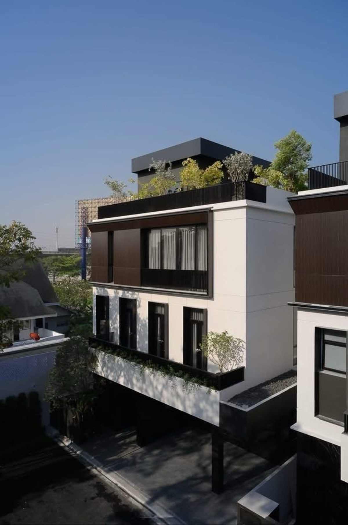 ขายบ้านรามคำแหง หัวหมาก : 🔥แปลงราคาพิเศษ 39.9 ล้าน 🏡บ้านเดี่ยว 3 ชั้นพร้อมลิฟต์ส่วนตัว บนทำเลพระราม 9 นัดชมติดต่อ 📲 095-9299924 (K.เบนซ์)