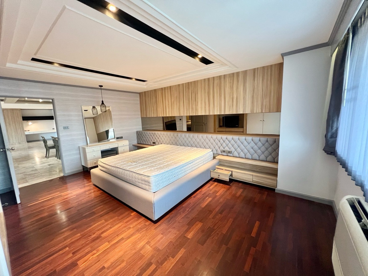 For SaleCondoSukhumvit, Asoke, Thonglor : Rare Spacious Unit in Phrom Phong DS Tower 1 Sukhumvit 33 205sqm 22MB