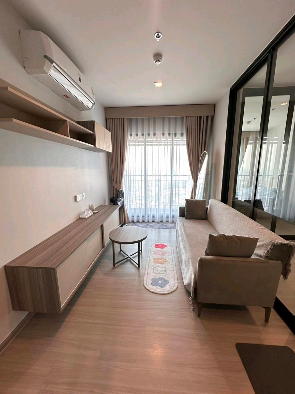 ให้เช่าคอนโดท่าพระ ตลาดพลู วุฒากาศ : ให้เช่า​ คอนโด​ ไลฟ์ สาทร เซียร์รา 
ชั้น 27 วิวสวย ให้เช่า 19,000 บาท/เดือน​