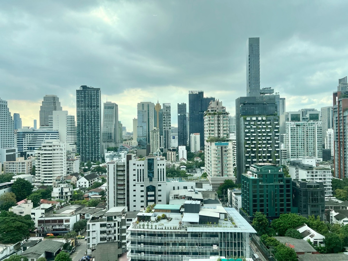 For SaleCondoSukhumvit, Asoke, Thonglor : Rare Spacious Unit in Phrom Phong DS Tower 1 Sukhumvit 33 205sqm 22MB