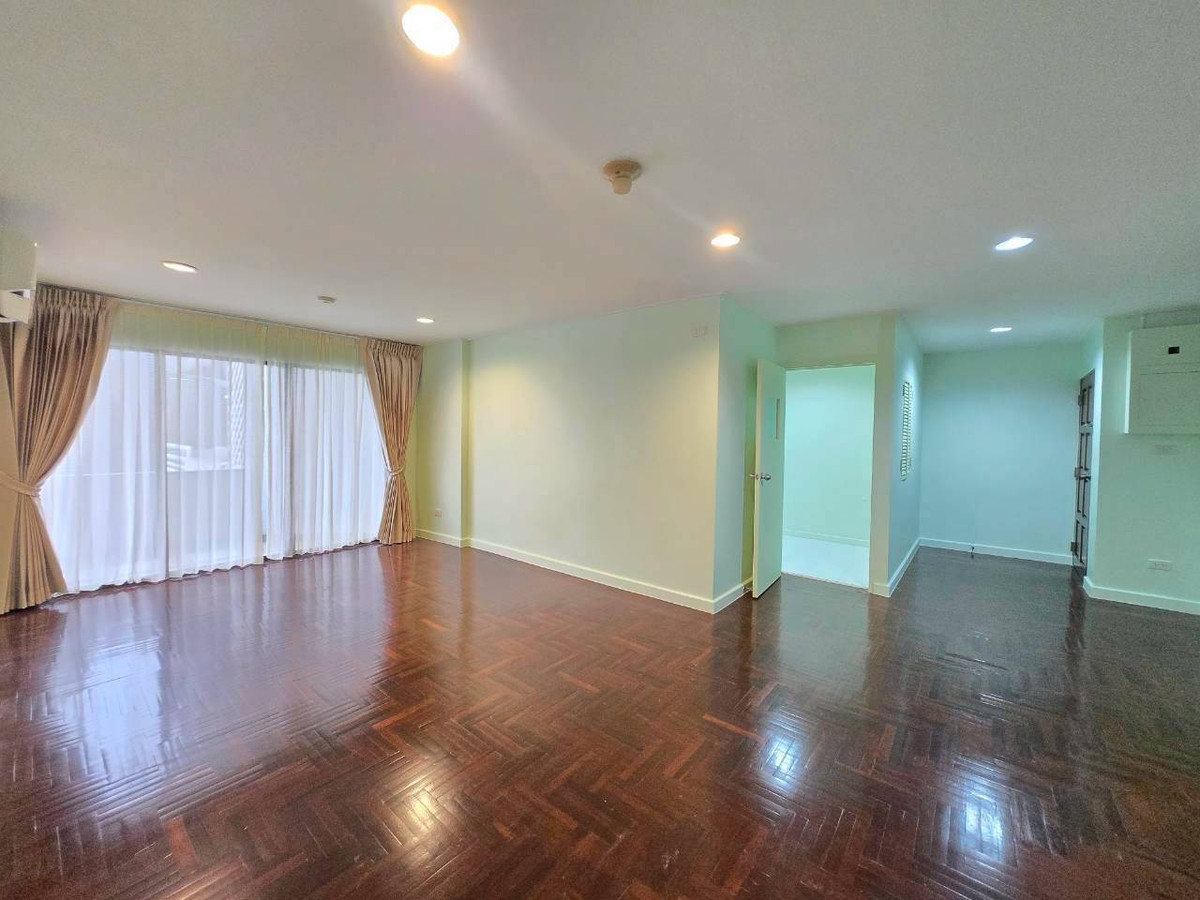 ขายคอนโดสุขุมวิท อโศก ทองหล่อ : 🔥ขายถูกคอนโด Richmond Palace 🔥ห้องมุม  รีโนเวทใหม่  143.82 ตร.ม. 3 นอน 3 น้ำ*ห้องแม่บ้าน