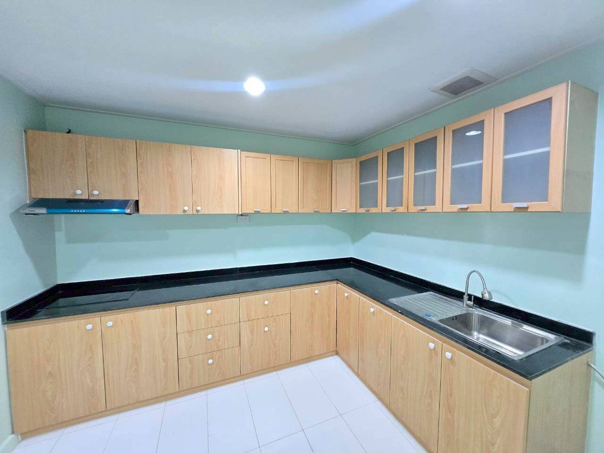 ขายคอนโดสุขุมวิท อโศก ทองหล่อ : 🔥ขายถูกคอนโด Richmond Palace 🔥ห้องมุม  รีโนเวทใหม่  143.82 ตร.ม. 3 นอน 3 น้ำ*ห้องแม่บ้าน