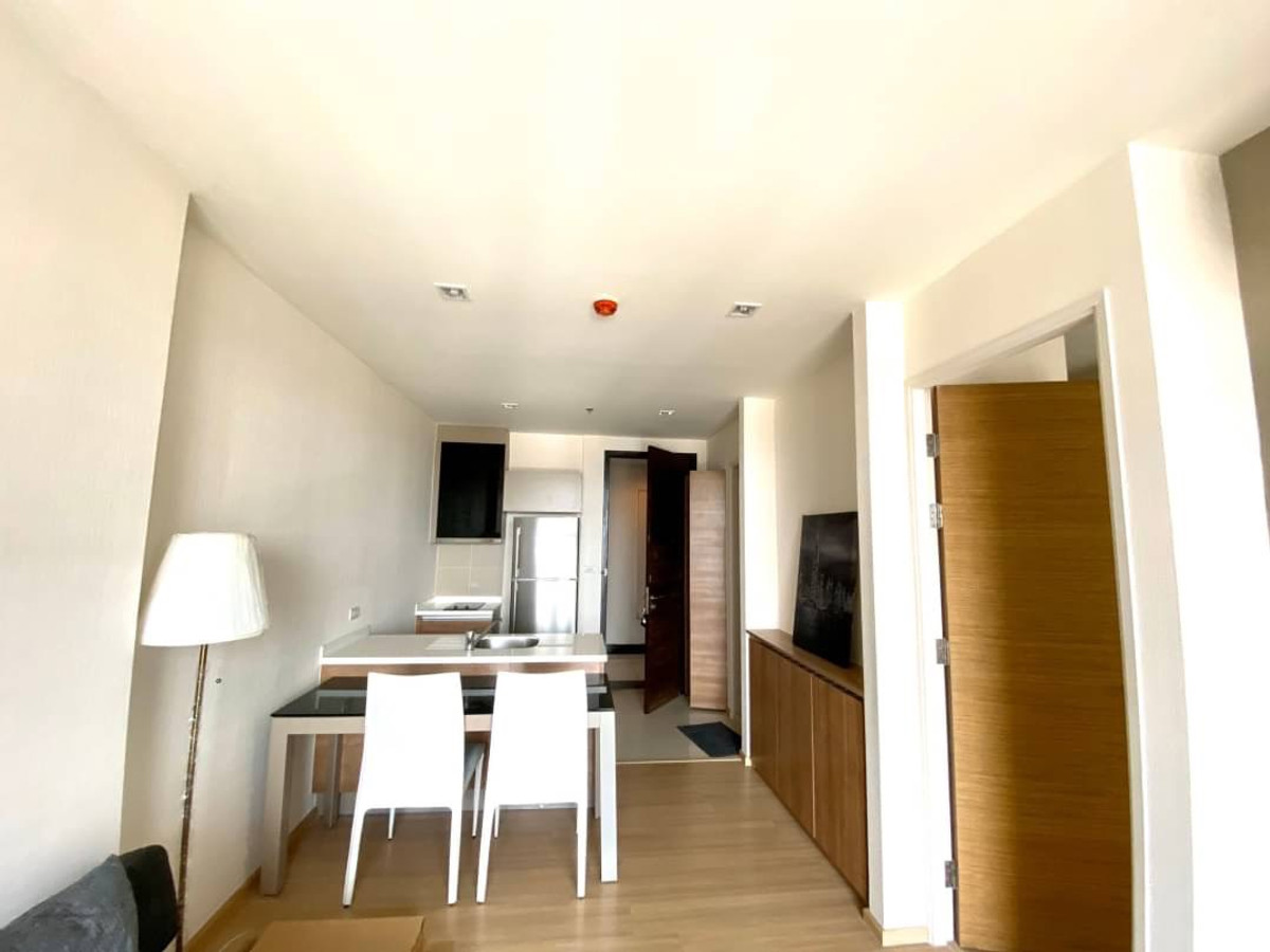 ขายคอนโดอ่อนนุช อุดมสุข : ขายด่วน! Rhythm สุขุมวิท 50 ชั้นสูง วิวสวย เฟอร์ครบ ลากกระเป๋าเข้าอยู่ได้เลย!