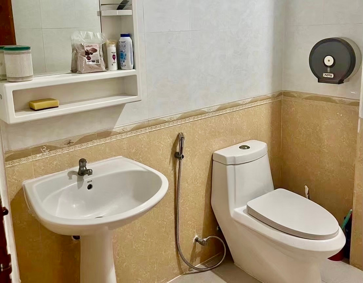 ขายบ้านลาดพร้าว เซ็นทรัลลาดพร้าว : บ้านเดี่ยว 2 ชั้น บนทำเลทองใจกลางกรุงเทพฯ ตั้งอยู่ในซอยวิภาวดีรังสิต แขวงจอมพล เขตจตุจักร เดินทางสะดวก เข้า–ออกได้หลายเส้นทาง ทั้งวิภาวดีรังสิต, พหลโยธิน และลาดพร้าว เหมาะสำหรับอยู่อาศัย ทำโฮมออฟฟิศ หรือซื้อลงทุนในอนาคต