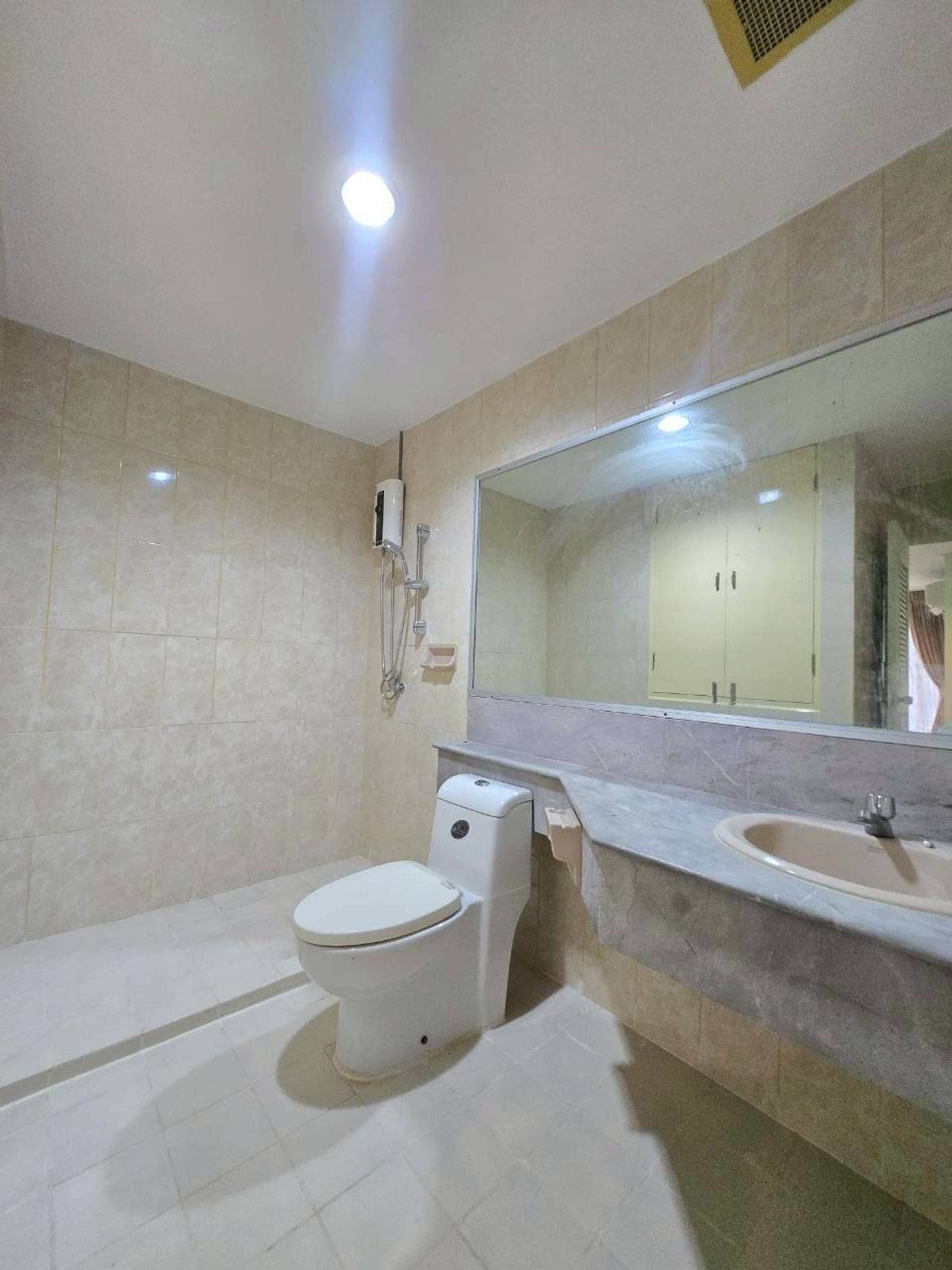 ขายคอนโดสุขุมวิท อโศก ทองหล่อ : 🔥ขายถูกคอนโด Richmond Palace 🔥ห้องมุม  รีโนเวทใหม่  143.82 ตร.ม. 3 นอน 3 น้ำ*ห้องแม่บ้าน