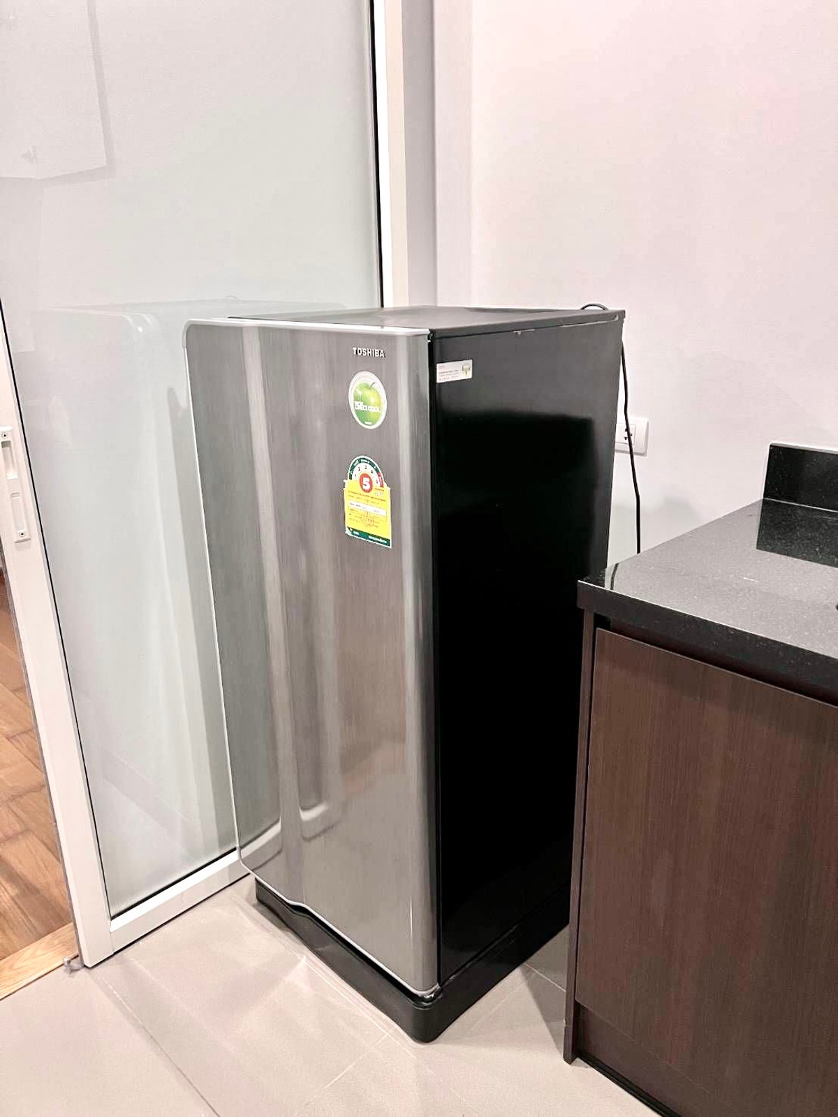 For RentCondoAri,Anusaowaree : Negotiable Best Deal! The Vertical Aree 40 sq.m., closed kitchen type, project in Aree Soi 1, fully furnished. Ready to move in