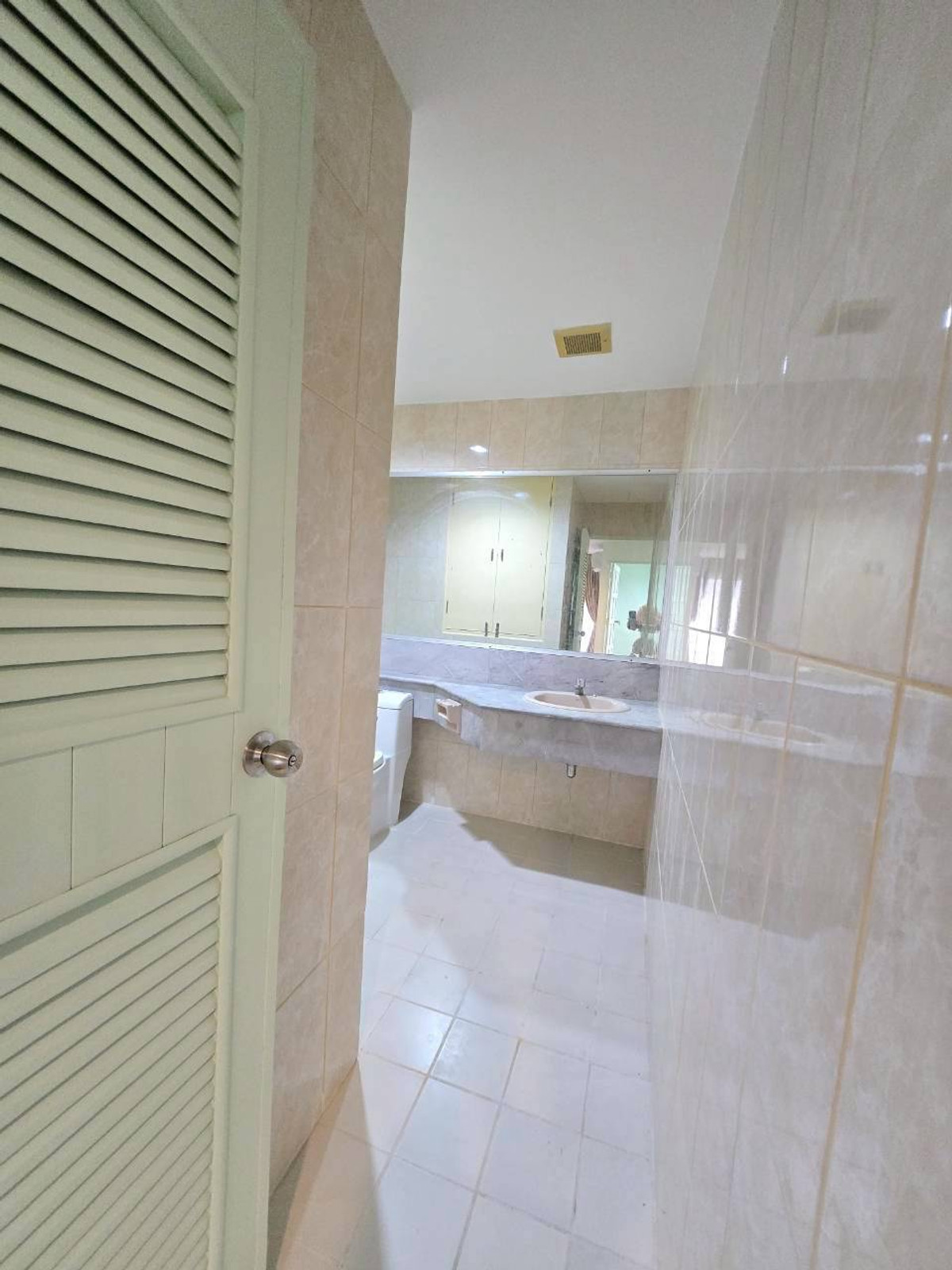 ขายคอนโดสุขุมวิท อโศก ทองหล่อ : 🔥ขายถูกคอนโด Richmond Palace 🔥ห้องมุม  รีโนเวทใหม่  143.82 ตร.ม. 3 นอน 3 น้ำ*ห้องแม่บ้าน