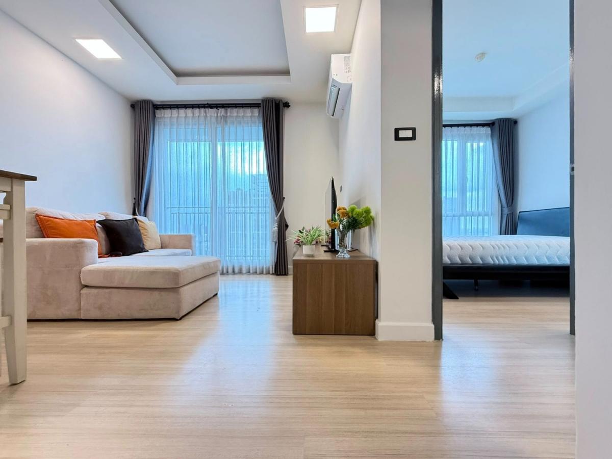 ให้เช่าคอนโดพระราม 9 เพชรบุรีตัดใหม่ RCA : 🔥ให้เช่าด่วน🔥 ทรู ทองหล่อ ห้องกว้าง วิวไม่บล็อค เฟอร์นิเจอร์ครบพร้อมเข้าอยู่ ใกล้รถไฟฟ้า BTS ทองหล่อ