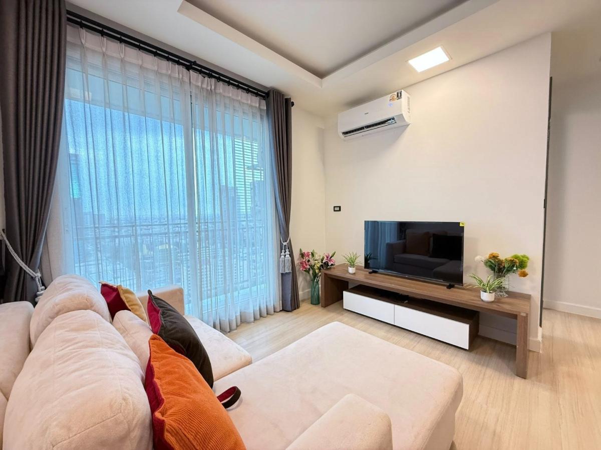 ให้เช่าคอนโดพระราม 9 เพชรบุรีตัดใหม่ RCA : 🔥ให้เช่าด่วน🔥 ทรู ทองหล่อ ห้องกว้าง วิวไม่บล็อค เฟอร์นิเจอร์ครบพร้อมเข้าอยู่ ใกล้รถไฟฟ้า BTS ทองหล่อ