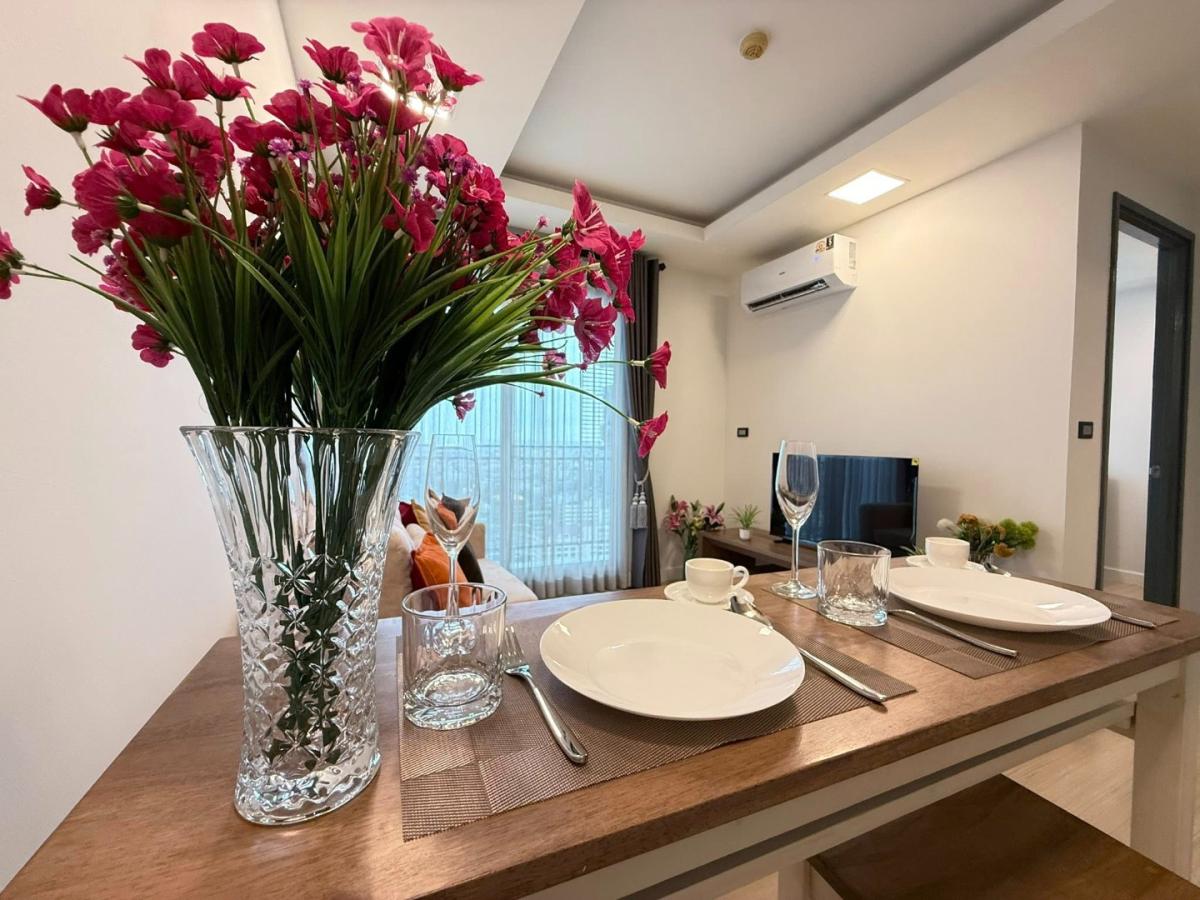 ให้เช่าคอนโดพระราม 9 เพชรบุรีตัดใหม่ RCA : 🔥ให้เช่าด่วน🔥 ทรู ทองหล่อ ห้องกว้าง วิวไม่บล็อค เฟอร์นิเจอร์ครบพร้อมเข้าอยู่ ใกล้รถไฟฟ้า BTS ทองหล่อ