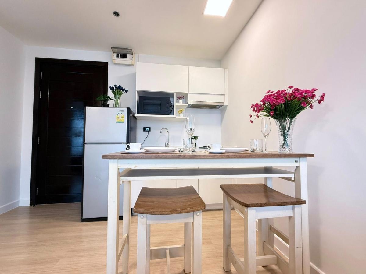 ให้เช่าคอนโดพระราม 9 เพชรบุรีตัดใหม่ RCA : 🔥ให้เช่าด่วน🔥 ทรู ทองหล่อ ห้องกว้าง วิวไม่บล็อค เฟอร์นิเจอร์ครบพร้อมเข้าอยู่ ใกล้รถไฟฟ้า BTS ทองหล่อ