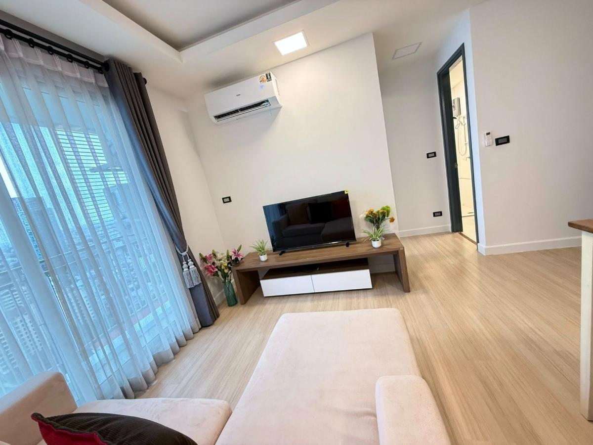 ให้เช่าคอนโดพระราม 9 เพชรบุรีตัดใหม่ RCA : 🔥ให้เช่าด่วน🔥 ทรู ทองหล่อ ห้องกว้าง วิวไม่บล็อค เฟอร์นิเจอร์ครบพร้อมเข้าอยู่ ใกล้รถไฟฟ้า BTS ทองหล่อ