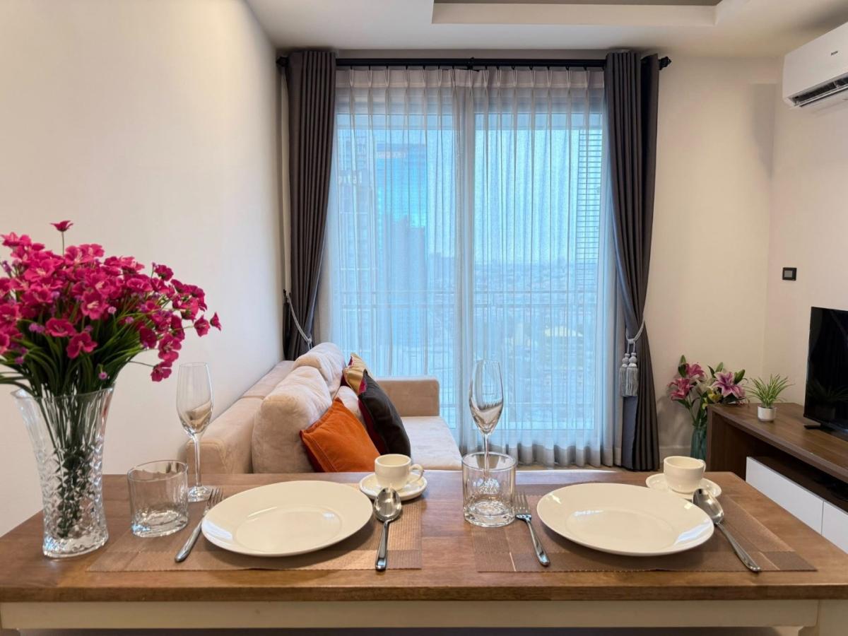 ให้เช่าคอนโดพระราม 9 เพชรบุรีตัดใหม่ RCA : 🔥ให้เช่าด่วน🔥 ทรู ทองหล่อ ห้องกว้าง วิวไม่บล็อค เฟอร์นิเจอร์ครบพร้อมเข้าอยู่ ใกล้รถไฟฟ้า BTS ทองหล่อ