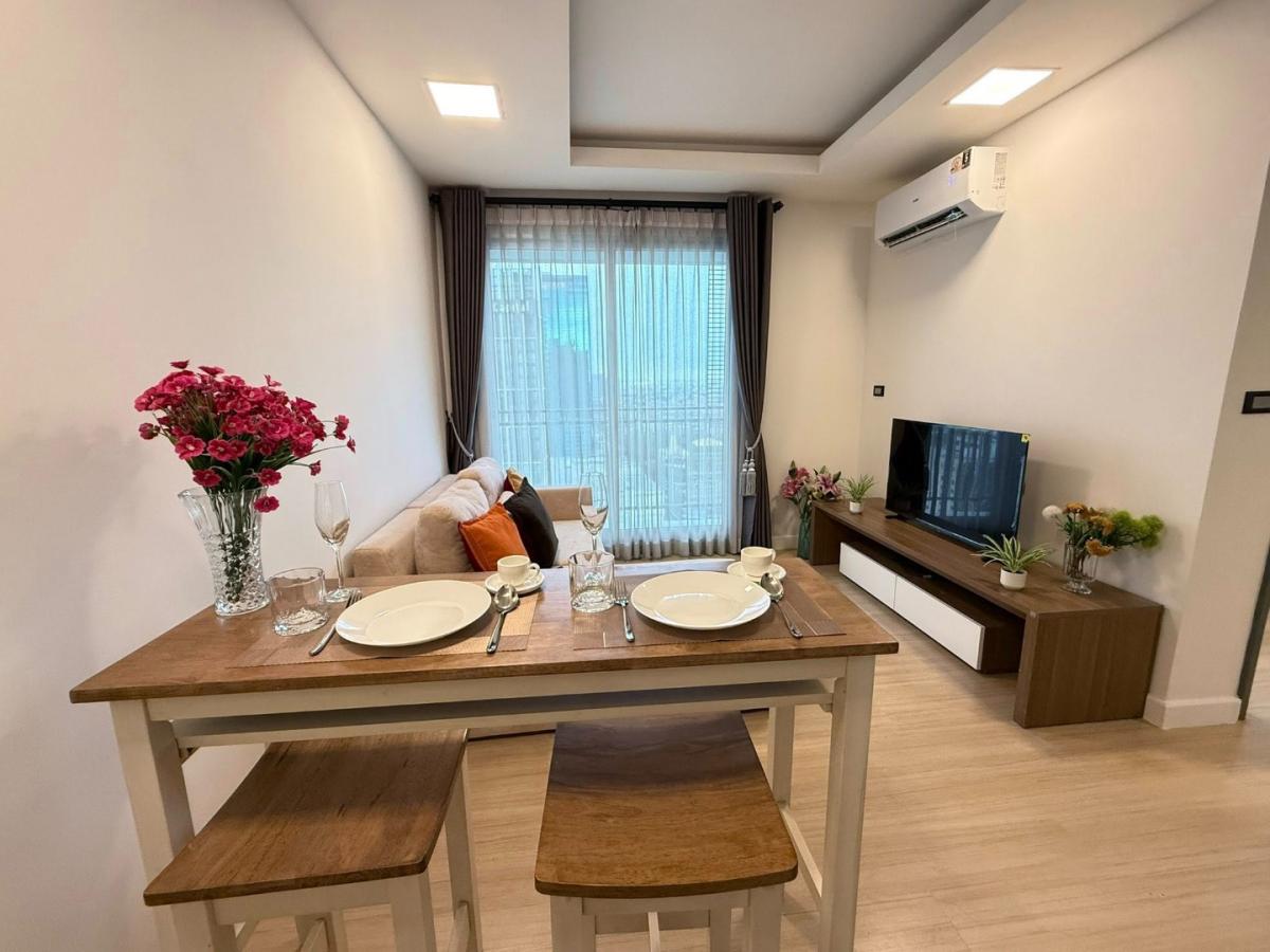 ให้เช่าคอนโดพระราม 9 เพชรบุรีตัดใหม่ RCA : 🔥ให้เช่าด่วน🔥 ทรู ทองหล่อ ห้องกว้าง วิวไม่บล็อค เฟอร์นิเจอร์ครบพร้อมเข้าอยู่ ใกล้รถไฟฟ้า BTS ทองหล่อ