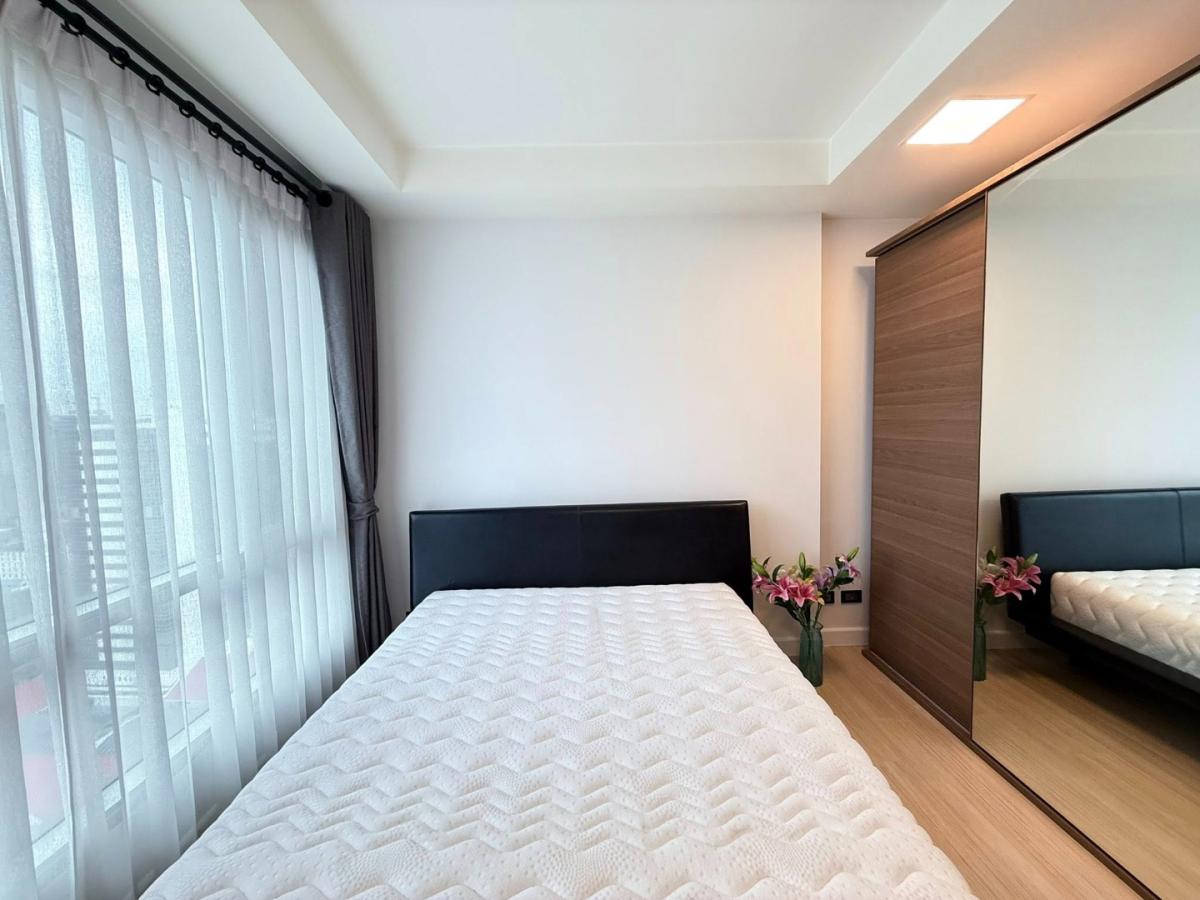 ให้เช่าคอนโดพระราม 9 เพชรบุรีตัดใหม่ RCA : 🔥ให้เช่าด่วน🔥 ทรู ทองหล่อ ห้องกว้าง วิวไม่บล็อค เฟอร์นิเจอร์ครบพร้อมเข้าอยู่ ใกล้รถไฟฟ้า BTS ทองหล่อ