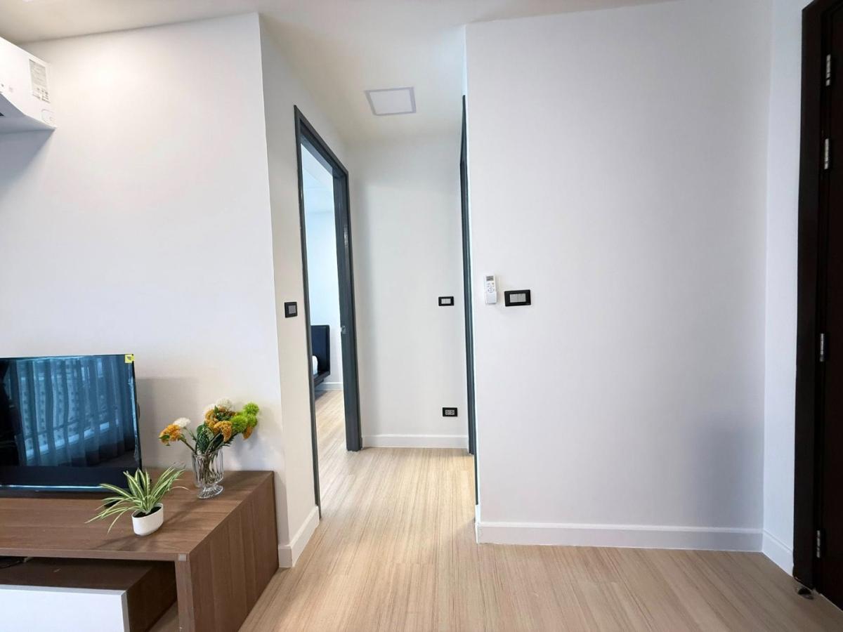 ให้เช่าคอนโดพระราม 9 เพชรบุรีตัดใหม่ RCA : 🔥ให้เช่าด่วน🔥 ทรู ทองหล่อ ห้องกว้าง วิวไม่บล็อค เฟอร์นิเจอร์ครบพร้อมเข้าอยู่ ใกล้รถไฟฟ้า BTS ทองหล่อ