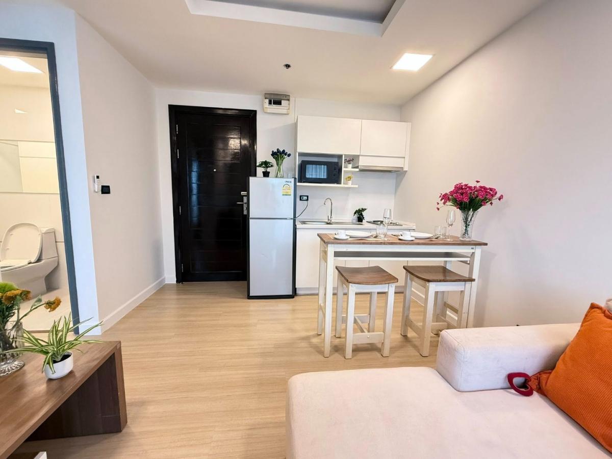 ให้เช่าคอนโดพระราม 9 เพชรบุรีตัดใหม่ RCA : 🔥ให้เช่าด่วน🔥 ทรู ทองหล่อ ห้องกว้าง วิวไม่บล็อค เฟอร์นิเจอร์ครบพร้อมเข้าอยู่ ใกล้รถไฟฟ้า BTS ทองหล่อ