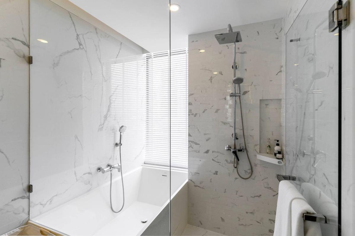 ให้เช่าคอนโดคลองเตย กล้วยน้ำไท : 🔥ให้เช่าด่วน🔥ไซมิส เอ๊กซ์คลูซีพ ควีนส์ 2ห้องนอน ตกแต่งสวย เฟอร์นิเจอร์ครบพร้อมเข้าอยู่ ใกล้ MRT ศูนย์การประชุมแห่งชาติสิริกิติ์