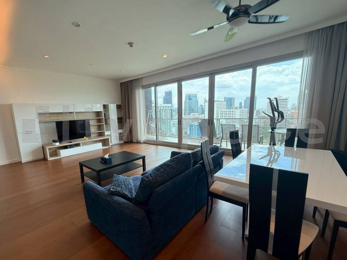 For RentCondoWitthayu, Chidlom, Langsuan, Ploenchit : ▚ LD107ツ For Rent: 185 Ratjadumri – 3 Bedroom, Corner Unit at Special Price ⭐