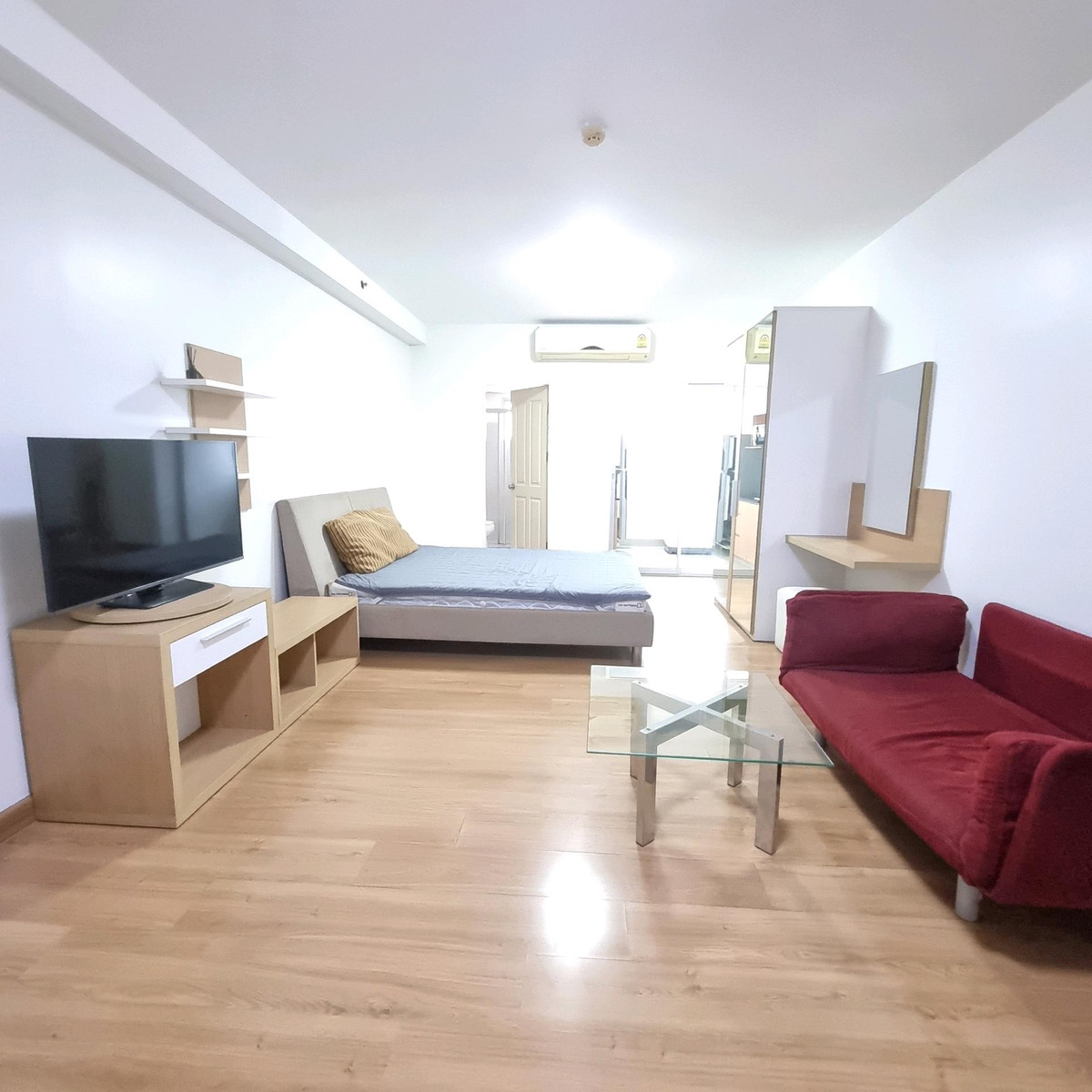 For RentCondoKasetsart, Ratchayothin : supalai park kaset 
studio type 9000 per month
please line id paolin1 