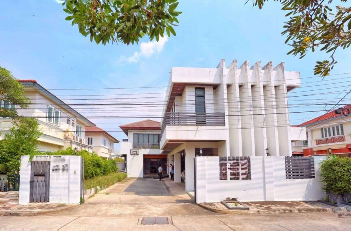 ขายบ้านนนทบุรี บางใหญ่ บางบัวทอง : ขายราคาดีที่สุดหมู่บ้านเบญญาภา ราชพฤกษ์ ใกล้คริสตัลราชพฤกษ์ และเซ็นทรัลเวสต์วิลล์ เดินทางสะดวกเพียง 2 กม. ถึงทางด่วนศรีรัช 064-974-2441