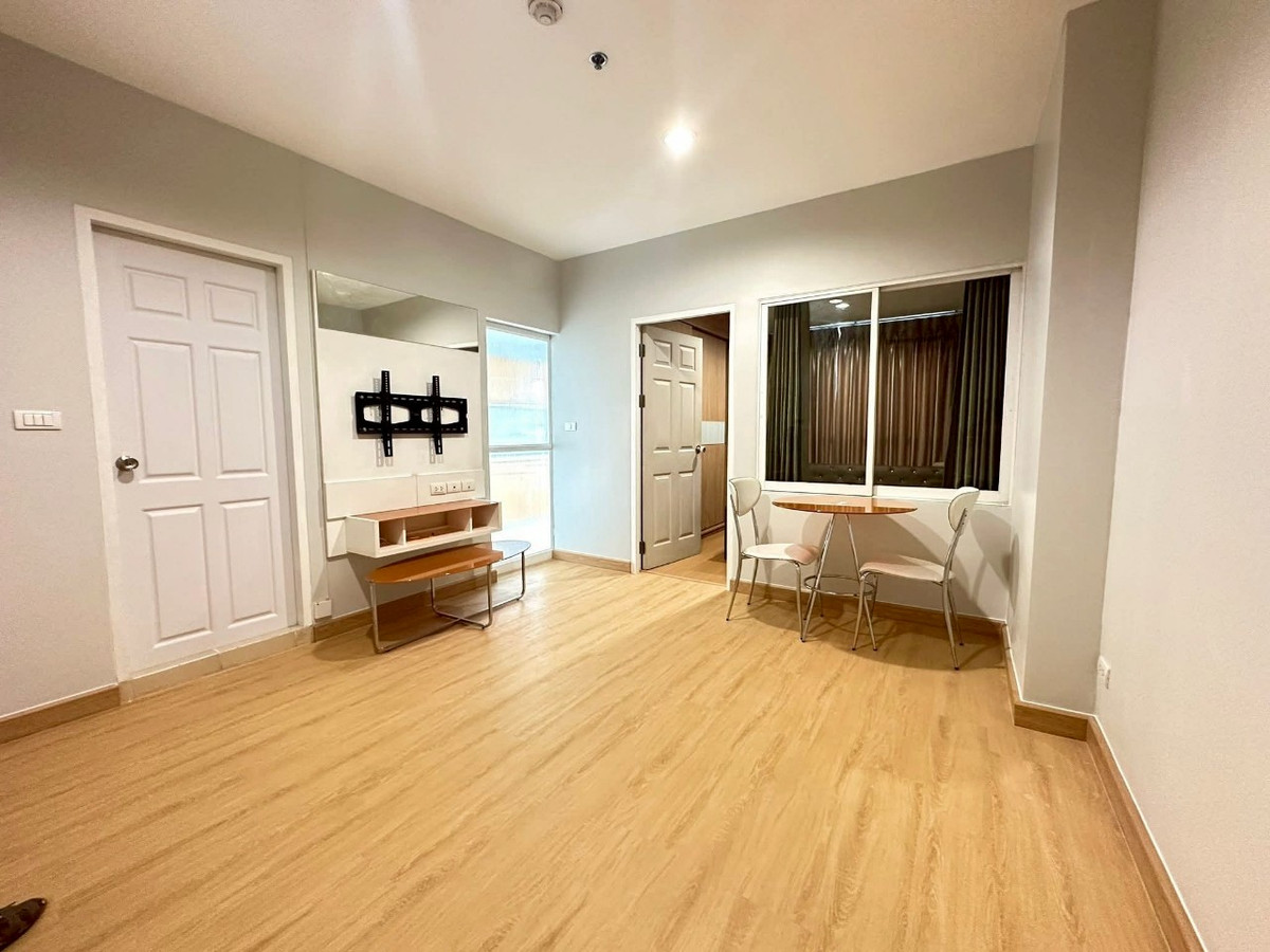 For SaleCondoRatchadapisek, Huaikwang, Suttisan : Urgent sale! Condo in prime location next to MRT Huai Khwang, beautiful room, newly renovated, ready to move in. Best price in this area Life@Ratchada - Huaikhwang