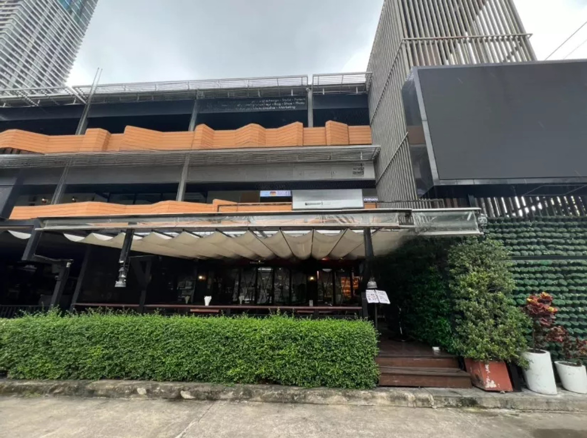 For RentRetail SpaceSukhumvit, Asoke, Thonglor : For Rent Bangkok Retail Space Bar Restaurant Outdoor Indoor Sukhumvit Watthana BTS Thong Lo BRE26087