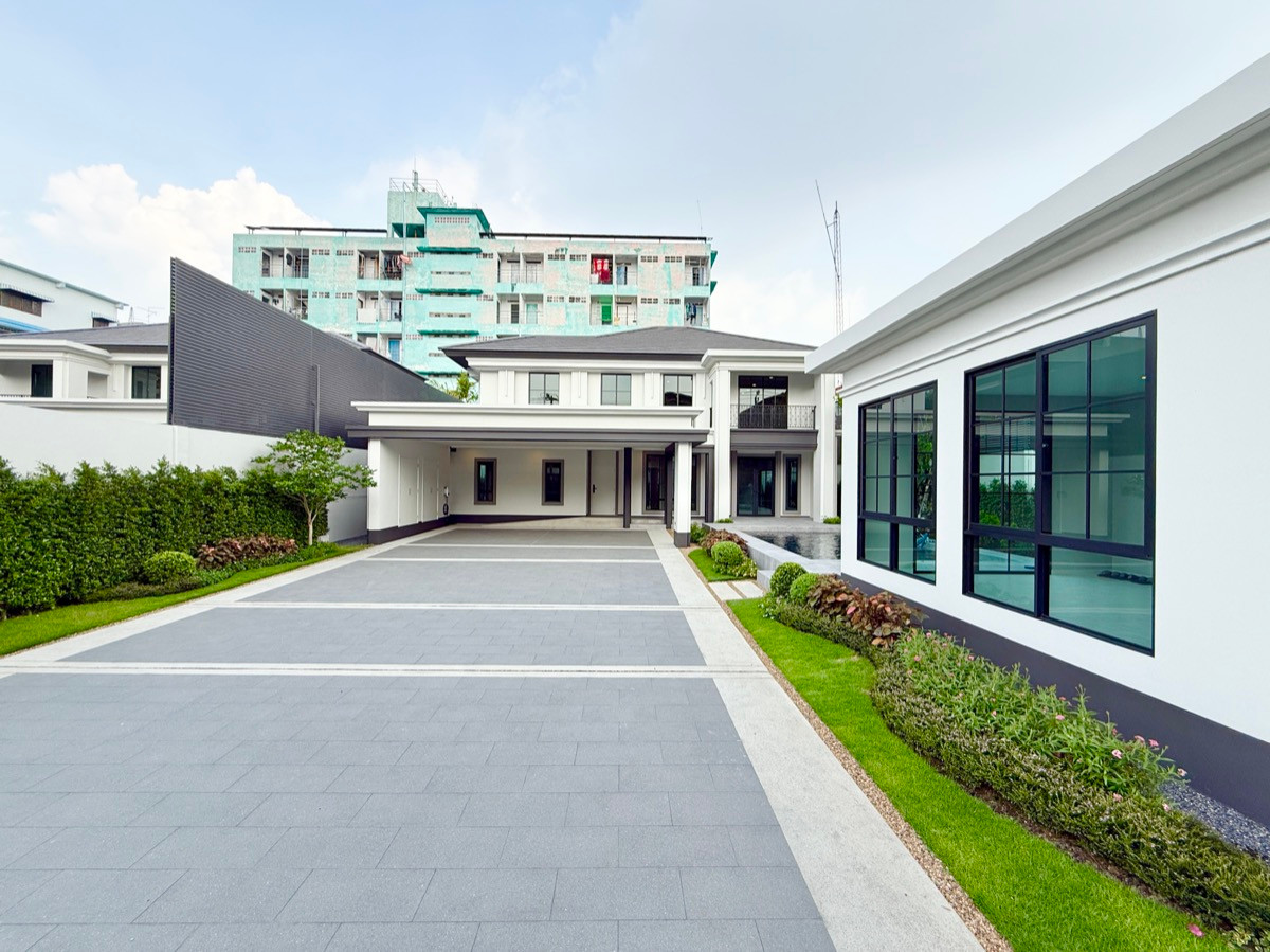 ขายบ้านสมุทรปราการ สำโรง : Else Bearing 32 บ้านเดี่ยว แปลงใหญ่ 170 ตร.วา  พร้อม Pool & Garden 📞 092-690-5445 โครงการ Private มีแค่ 4 หลัง ไม่มีค่าส่วนกลาง 