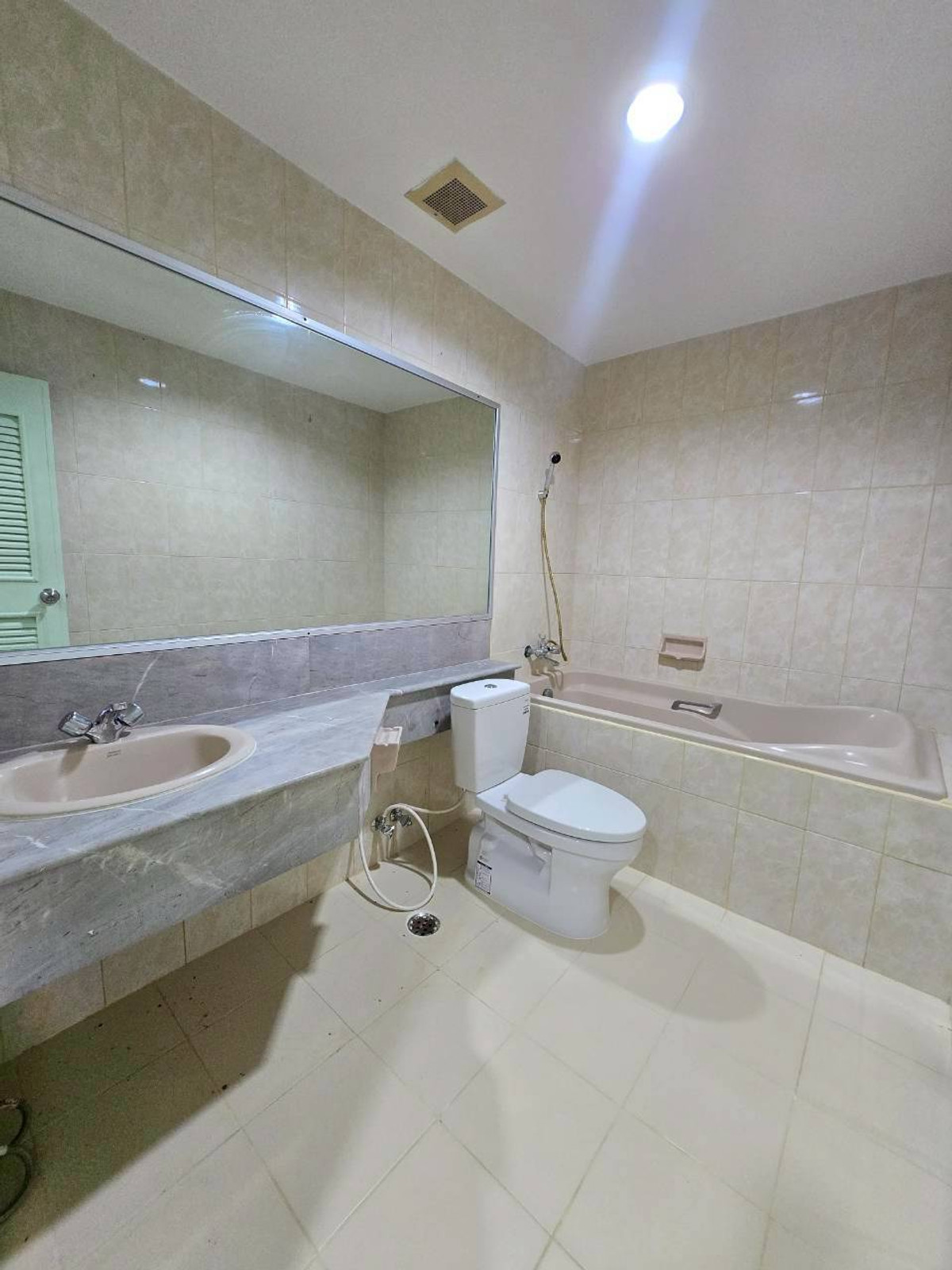 ขายคอนโดสุขุมวิท อโศก ทองหล่อ : 🔥ขายถูกคอนโด Richmond Palace 🔥ห้องมุม  รีโนเวทใหม่  143.82 ตร.ม. 3 นอน 3 น้ำ*ห้องแม่บ้าน