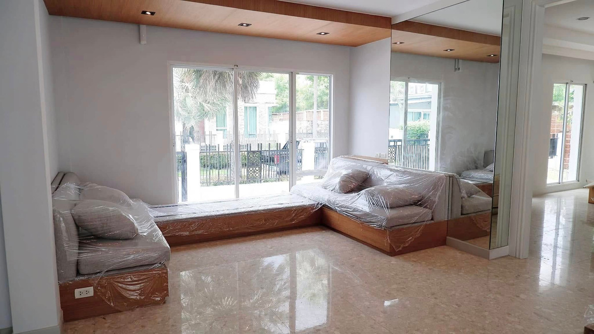 HousePattanakan, Srinakarin : P-2834 For rent/Urgent sale!  Luxury detached house Grand Bangkok Boulevard Rama 9 - Srinakarin, ready to move in.