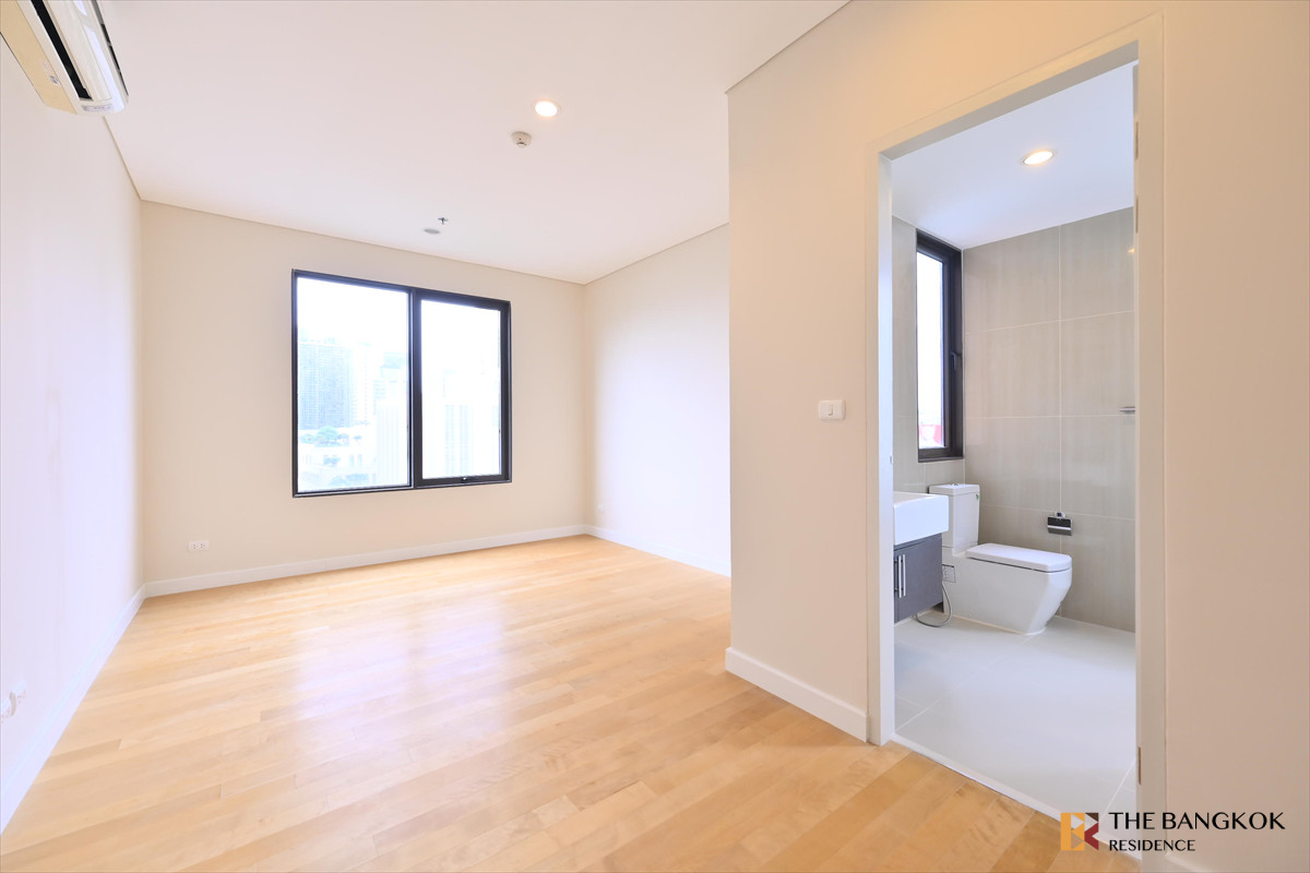 For SaleCondoRama9, Petchburi, RCA : Good Price for sell 10,900,000 THB - Villa Asoke by Sea 0635165374