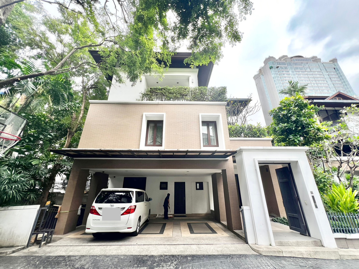 For RentHouseSukhumvit, Asoke, Thonglor : Single house for rent, Pool Villa, 5 floors, in the middle of the city, Sukhumvit, near EmQuartier, Benjakitti Park, convenient travel.