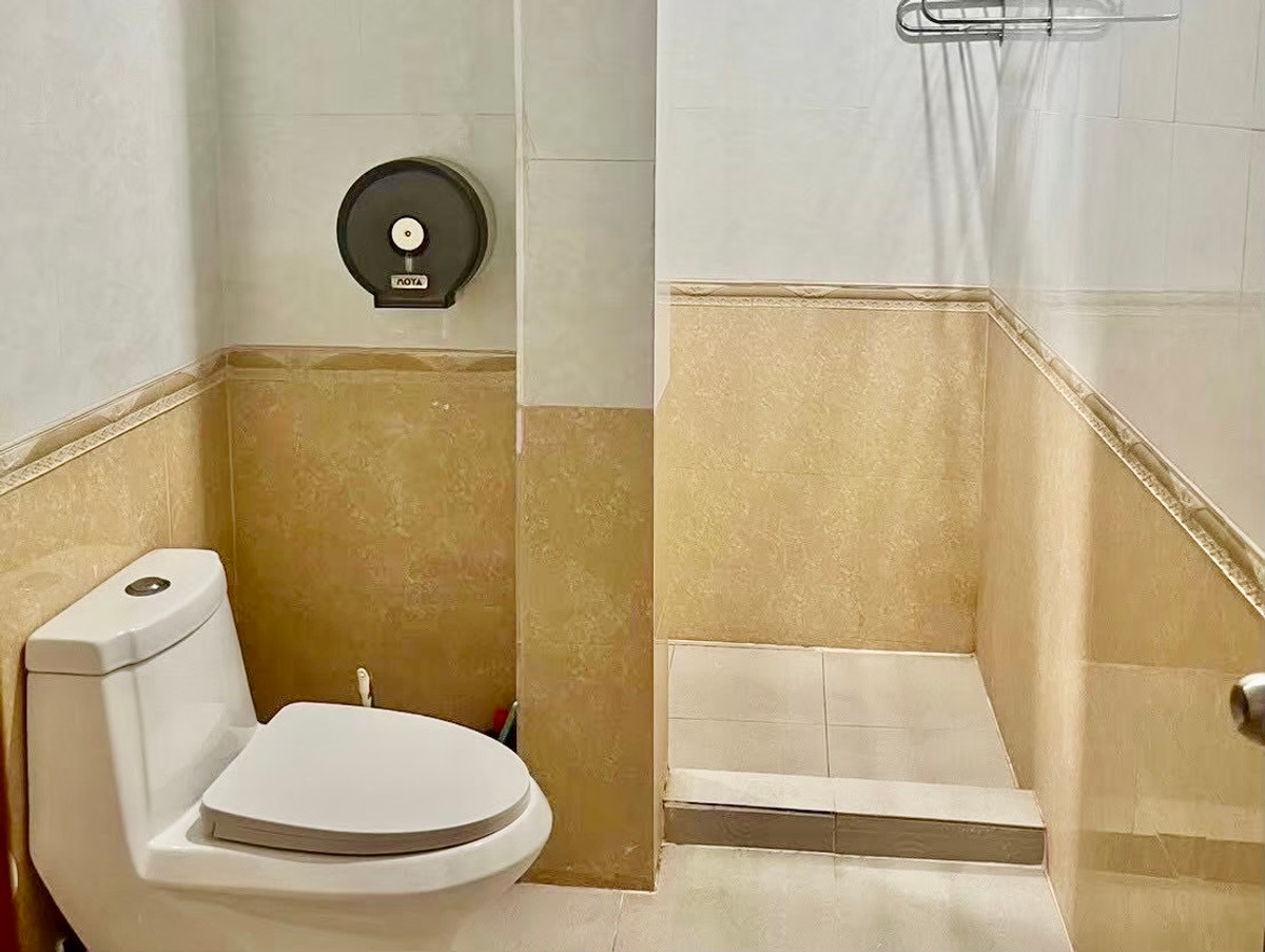 ขายบ้านลาดพร้าว เซ็นทรัลลาดพร้าว : บ้านเดี่ยว 2 ชั้น บนทำเลทองใจกลางกรุงเทพฯ ตั้งอยู่ในซอยวิภาวดีรังสิต แขวงจอมพล เขตจตุจักร เดินทางสะดวก เข้า–ออกได้หลายเส้นทาง ทั้งวิภาวดีรังสิต, พหลโยธิน และลาดพร้าว เหมาะสำหรับอยู่อาศัย ทำโฮมออฟฟิศ หรือซื้อลงทุนในอนาคต