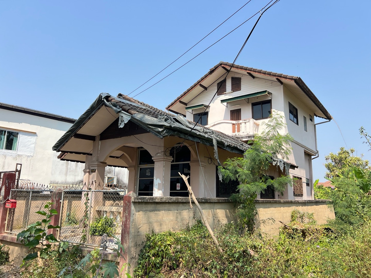 ขายบ้านเชียงราย : บ้านเดี่ยวพร้อมที่ดิน 58.2 ตร.วา / 2 ชั้น / 3 นอน 2 น้ำ / 1,790,000 บาท / เกาะลอย อ.เมืองเชียงราย
เหมาะรีโนเวทอยู่อาศัย–ปล่อยเช่า / ใกล้ Central, สนามบิน, สิงห์ปาร์ค