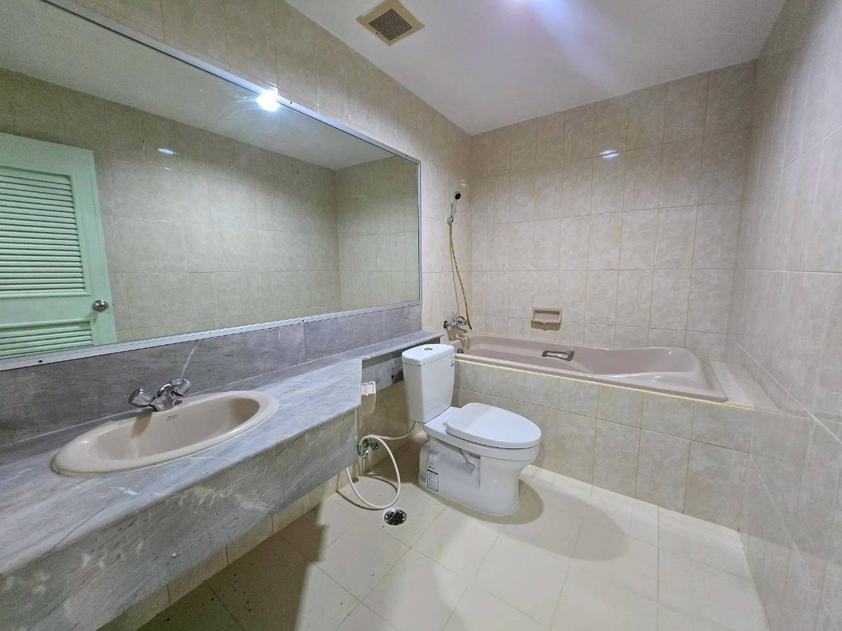 ขายคอนโดสุขุมวิท อโศก ทองหล่อ : 🔥ขายถูกคอนโด Richmond Palace 🔥ห้องมุม  รีโนเวทใหม่  143.82 ตร.ม. 3 นอน 3 น้ำ*ห้องแม่บ้าน