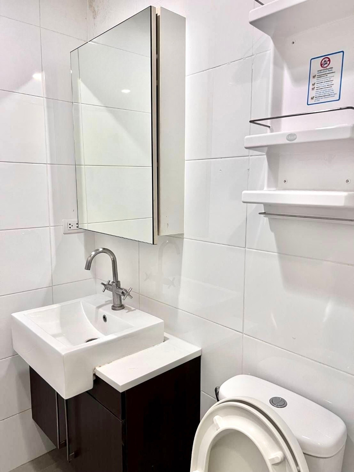 For RentCondoAri,Anusaowaree : Negotiable Best Deal! The Vertical Aree 40 sq.m., closed kitchen type, project in Aree Soi 1, fully furnished. Ready to move in